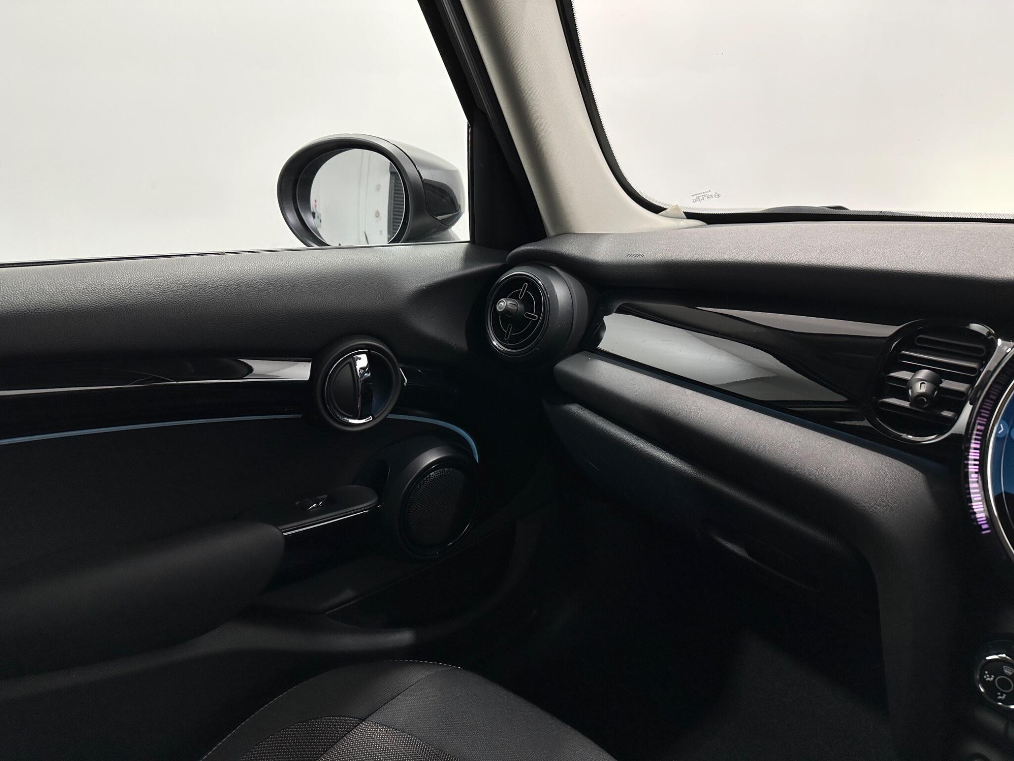Mini Cooper view 25