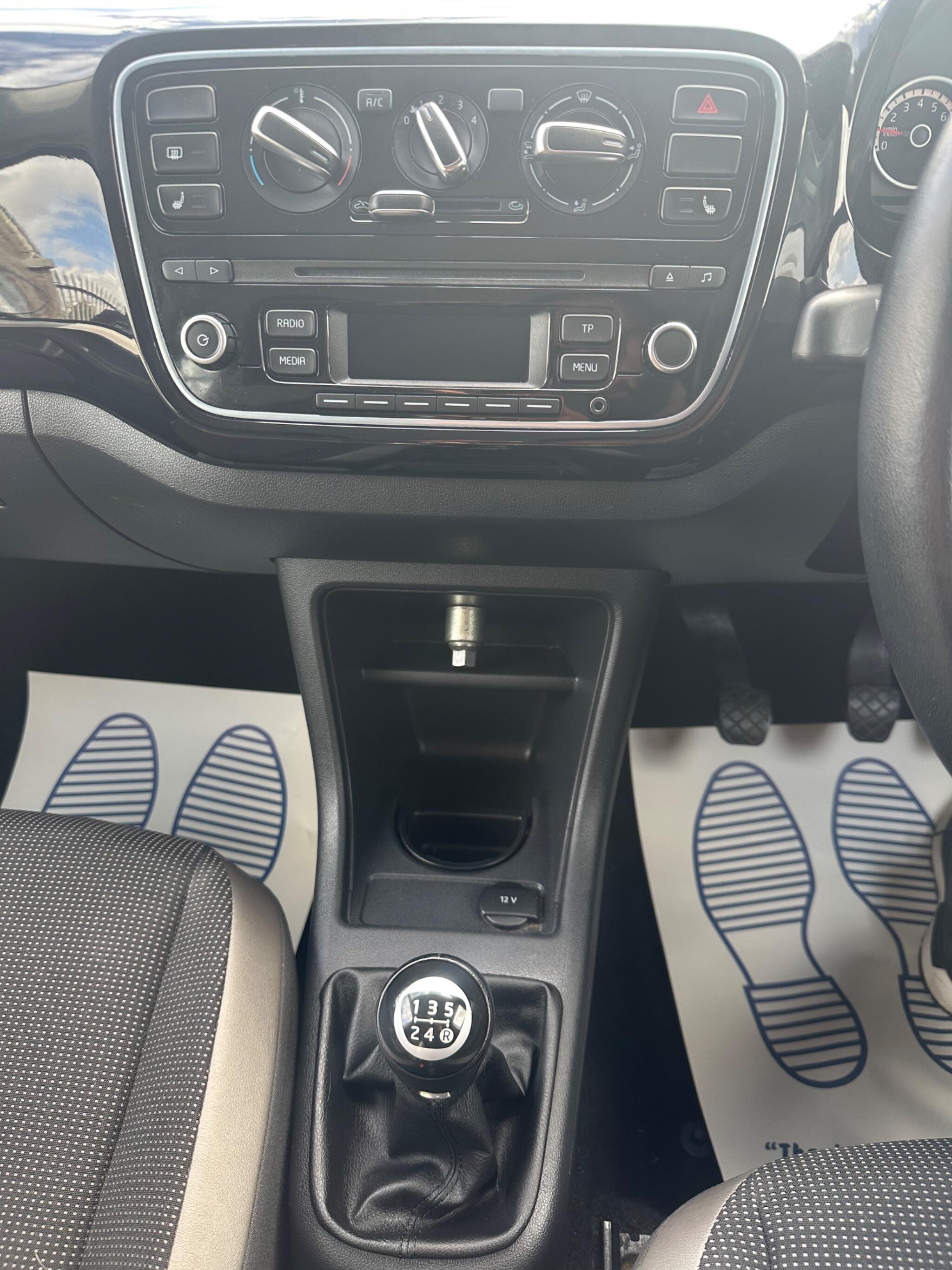 Volkswagen up! view 14