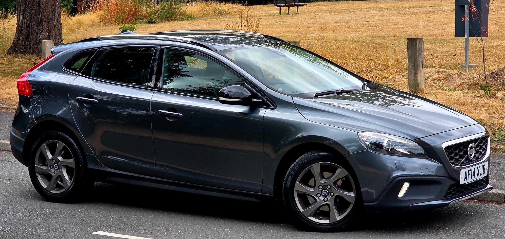 Volvo V40 Cross Country view 9