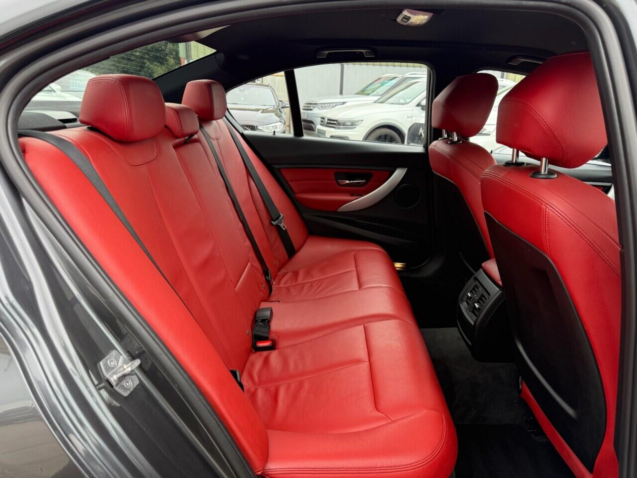BMW 3 Series view 16