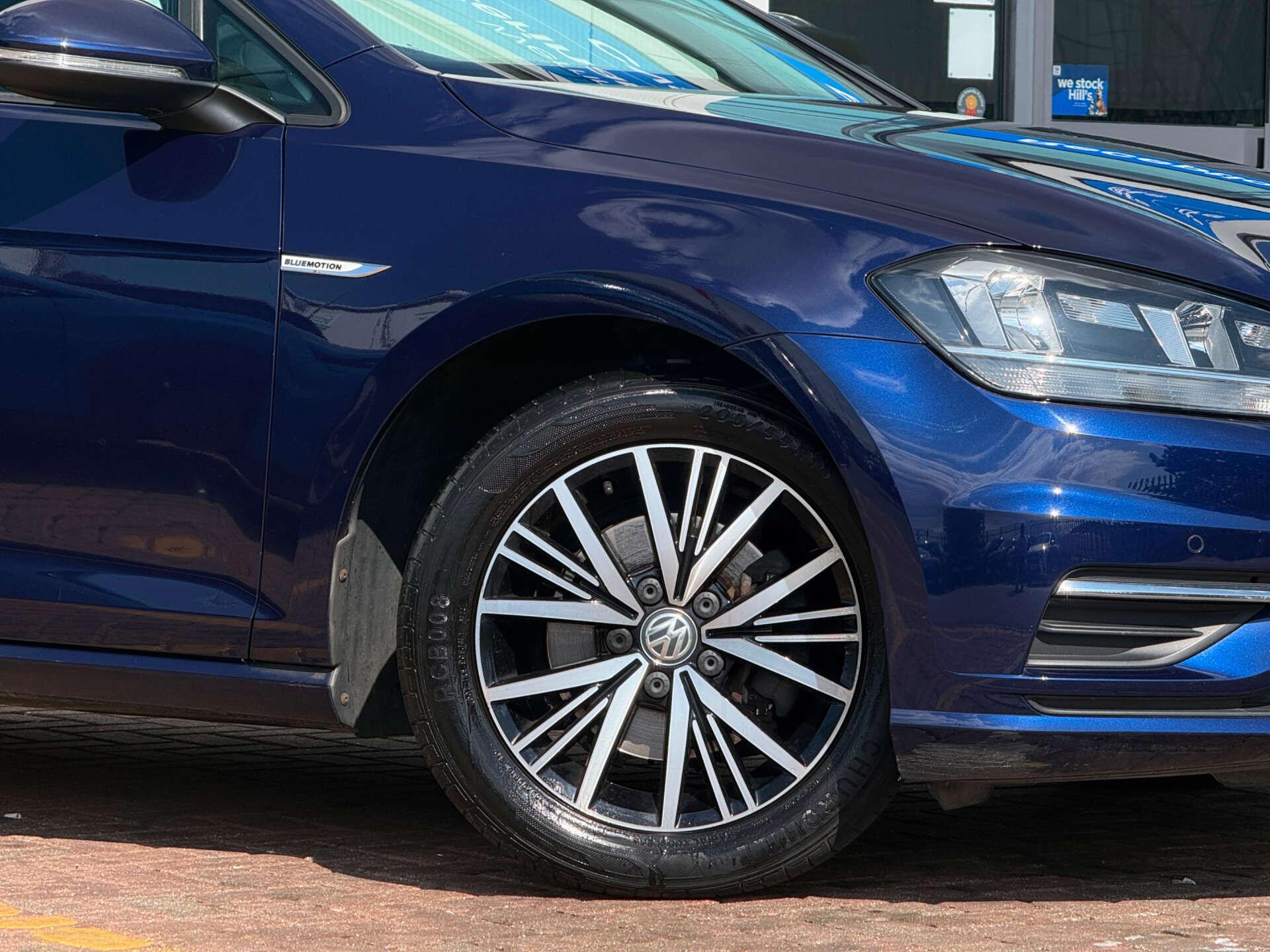 Volkswagen Golf view 20