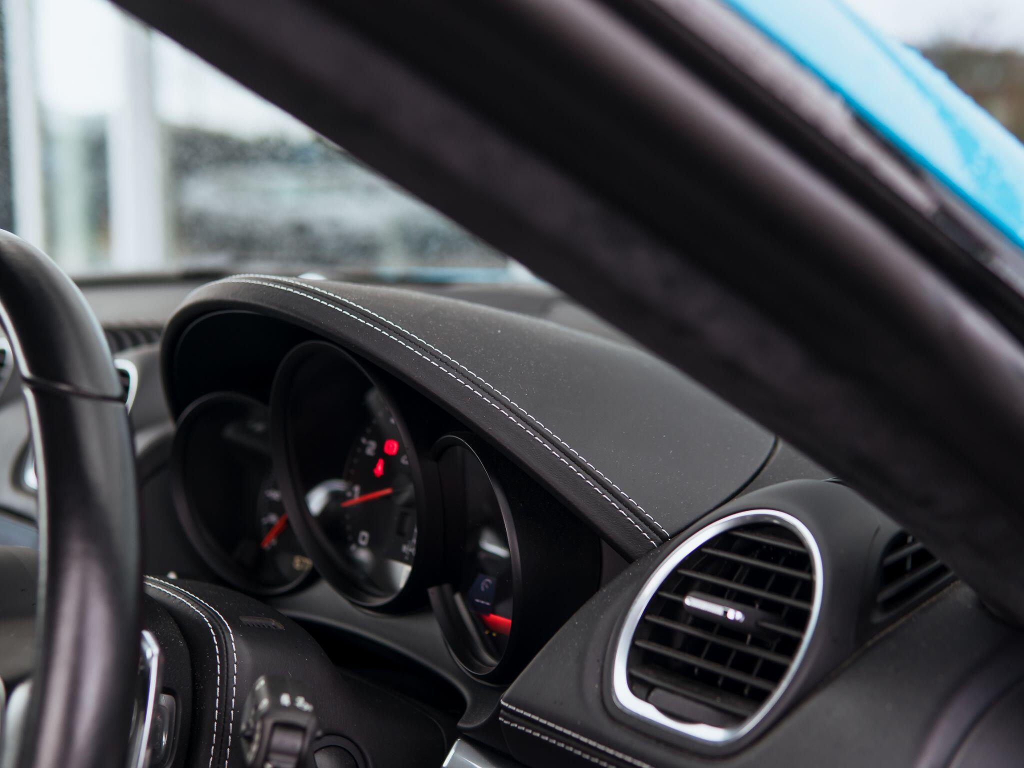 Porsche Cayman view 14