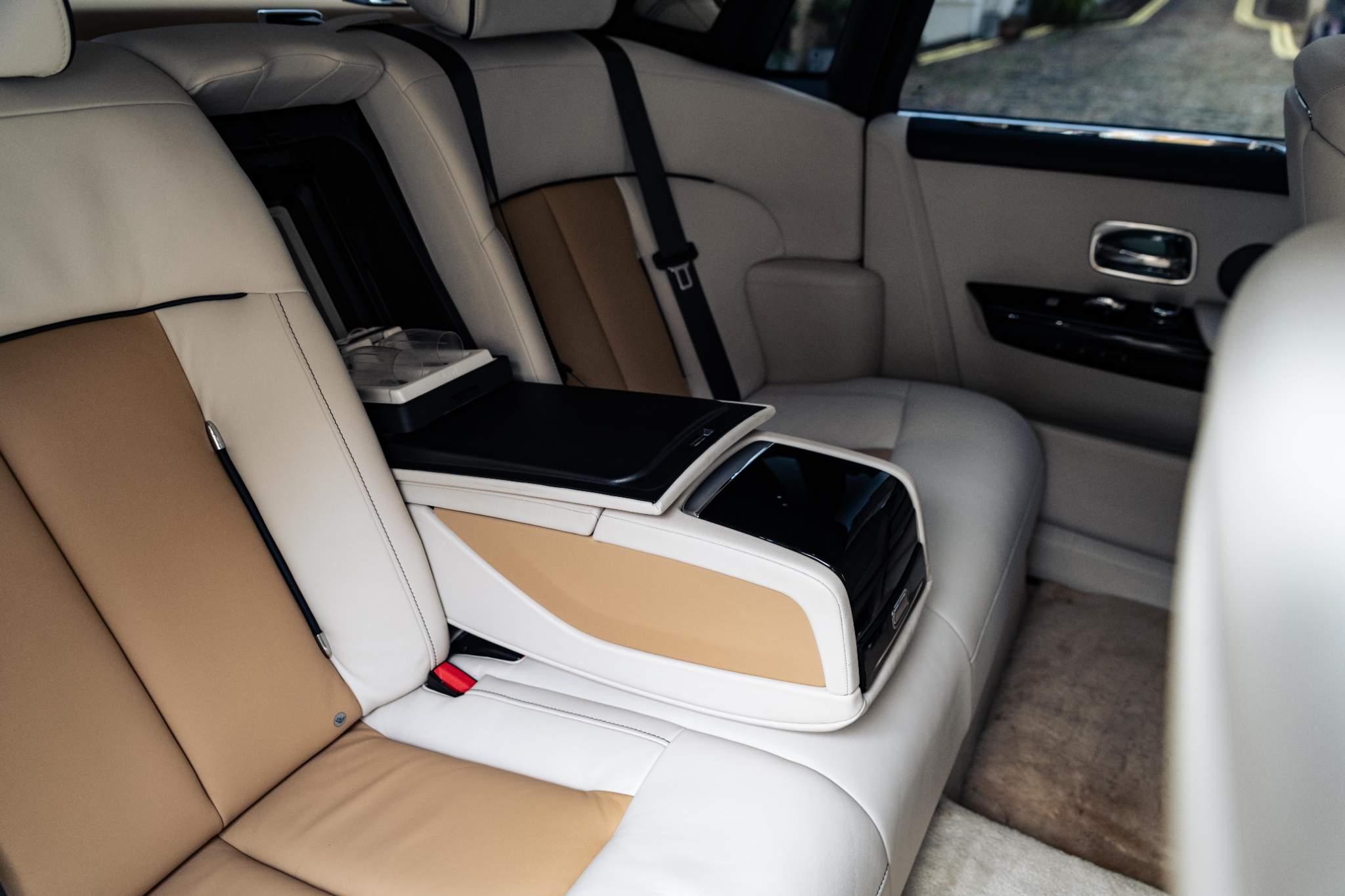 Rolls-Royce Phantom view 59