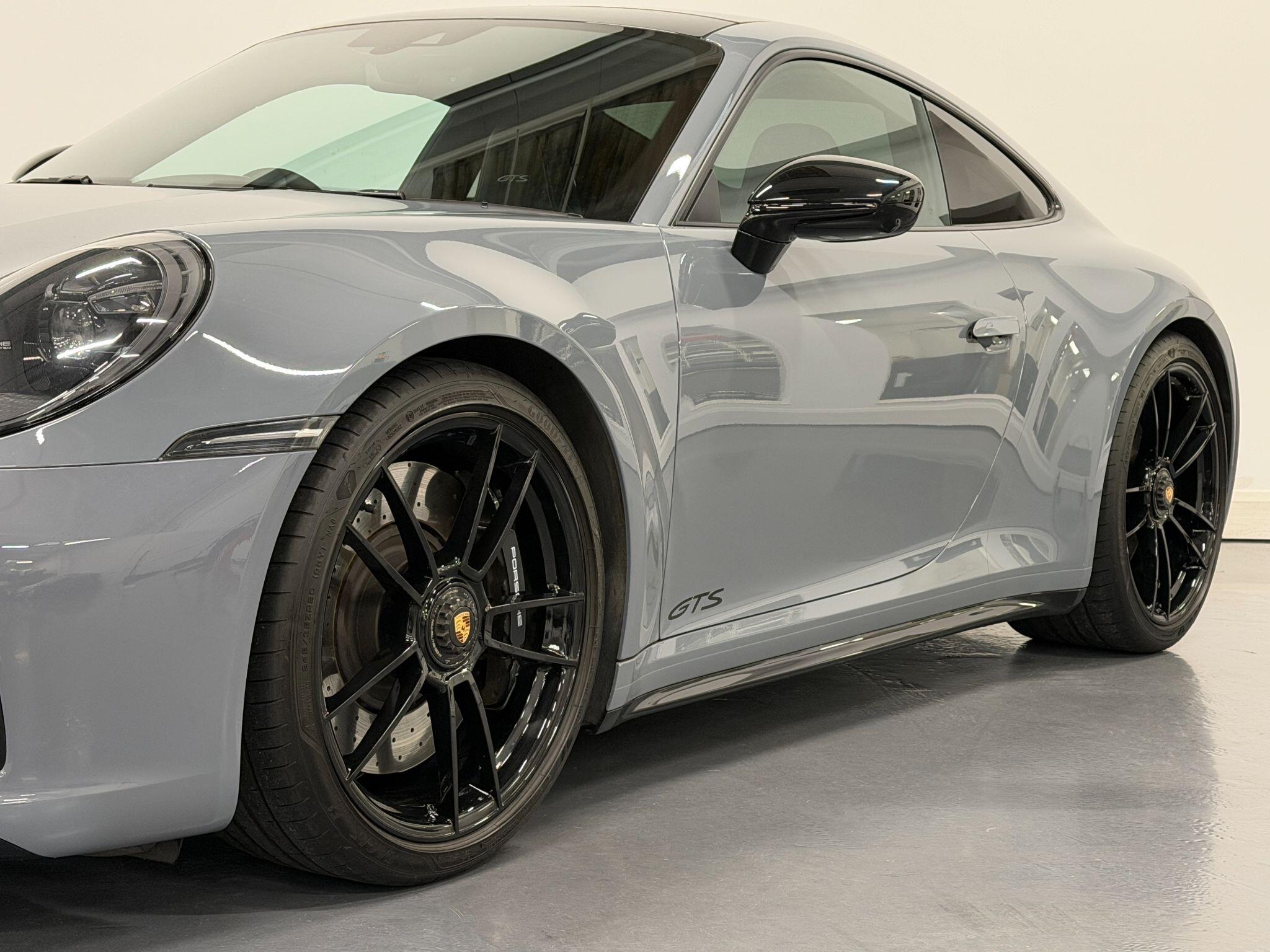 Porsche 911 view 9