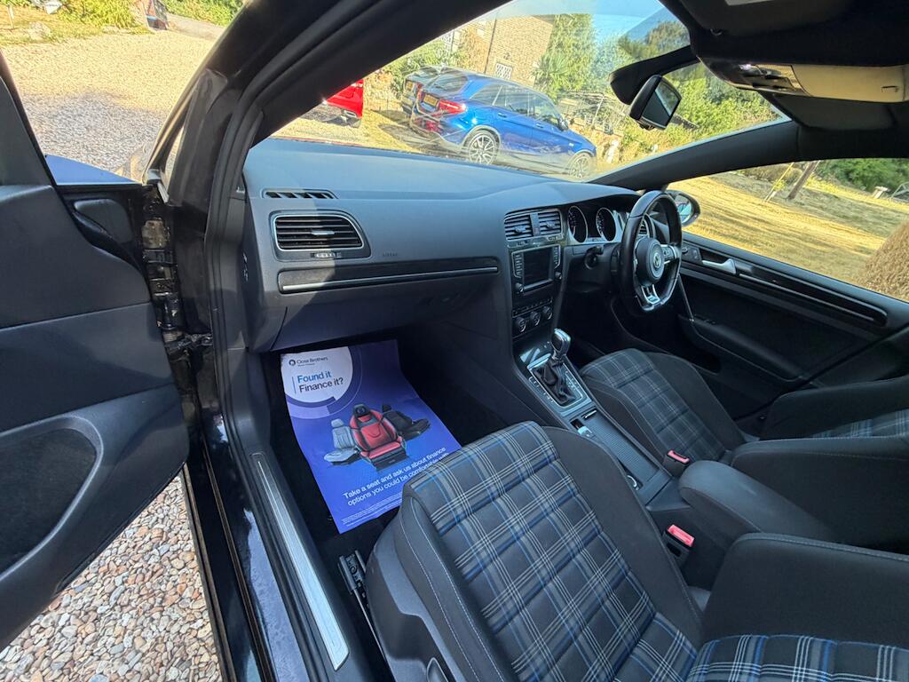 Volkswagen Golf view 3