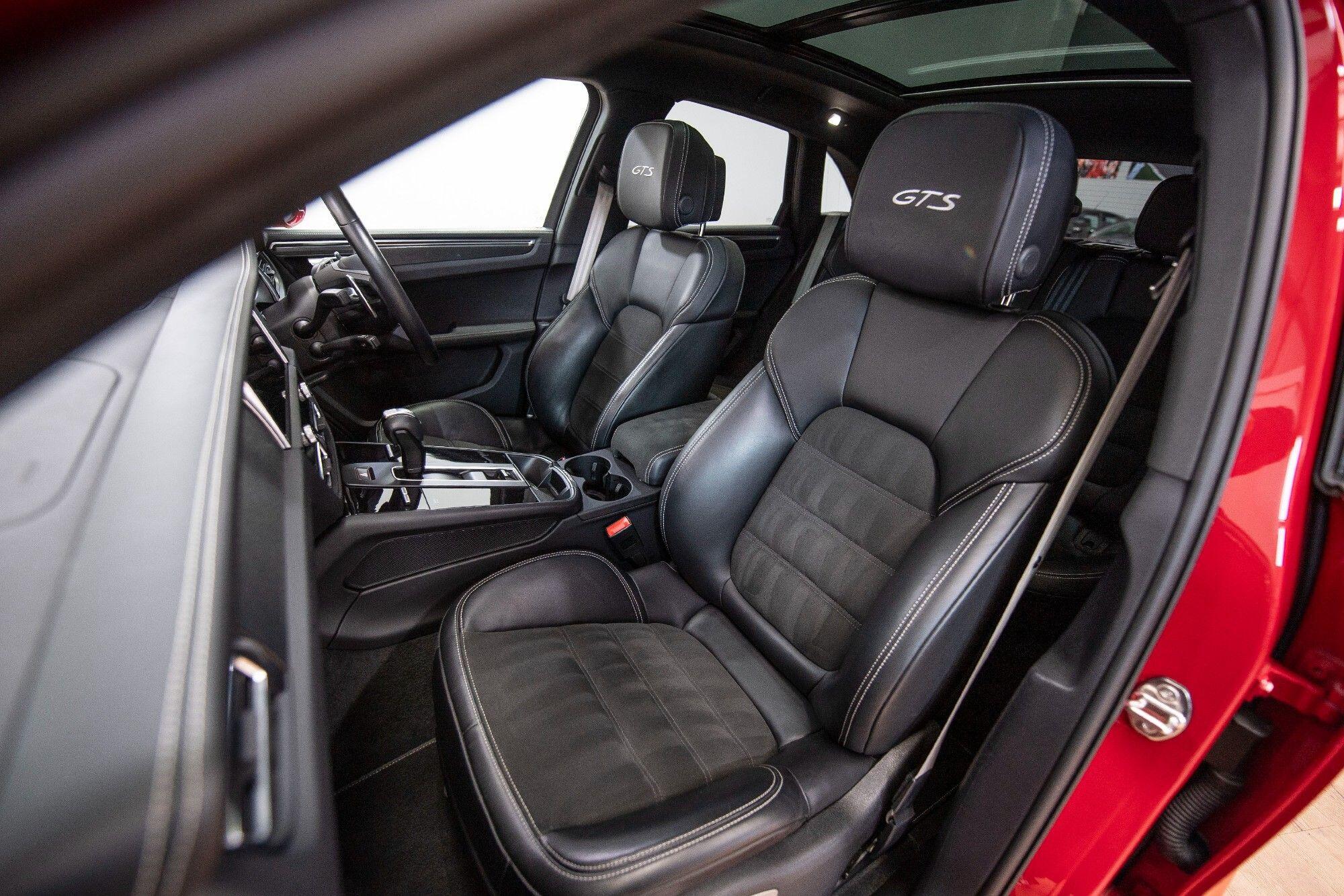 Porsche Macan view 33