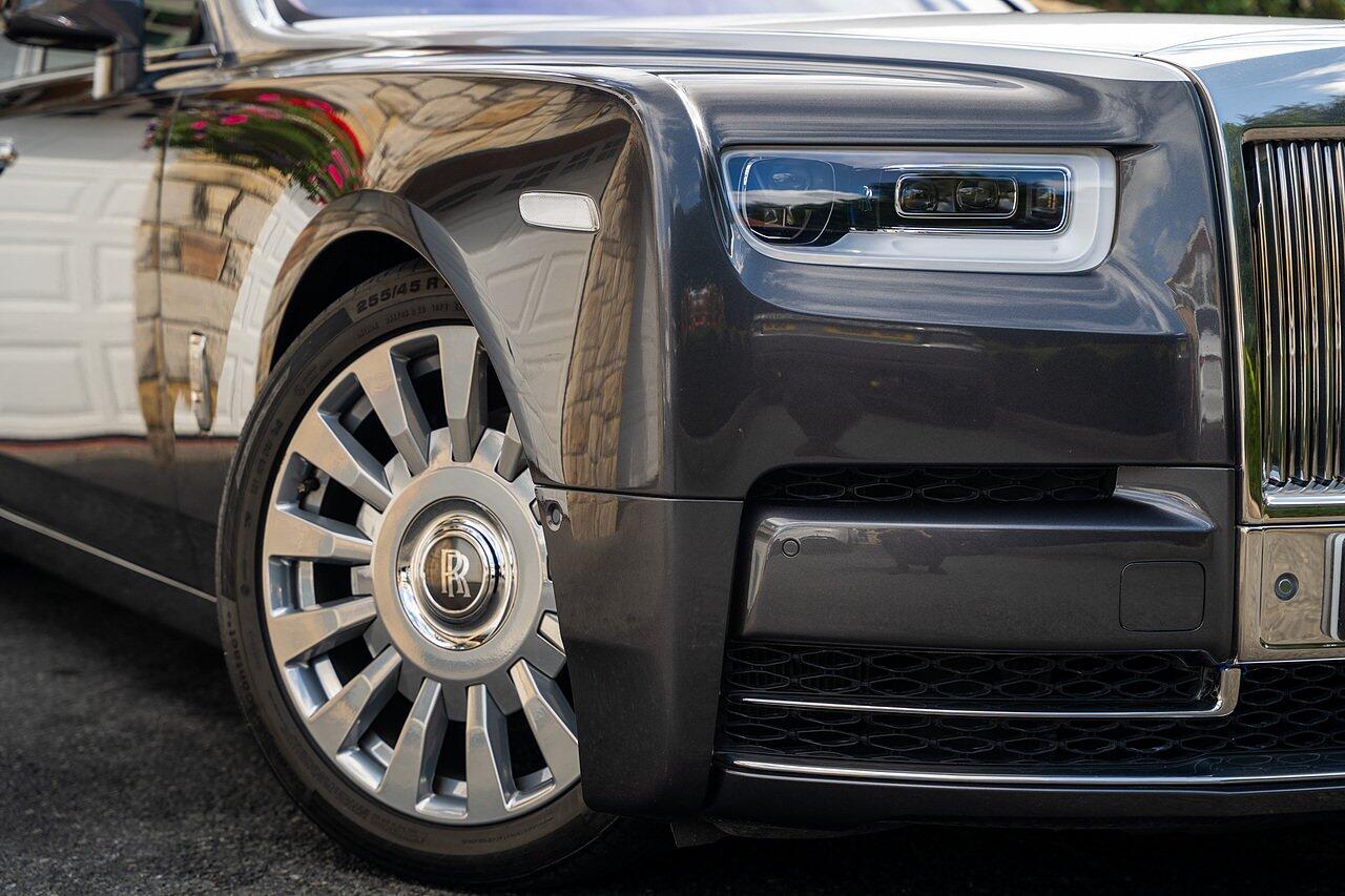 Rolls-Royce Phantom view 26