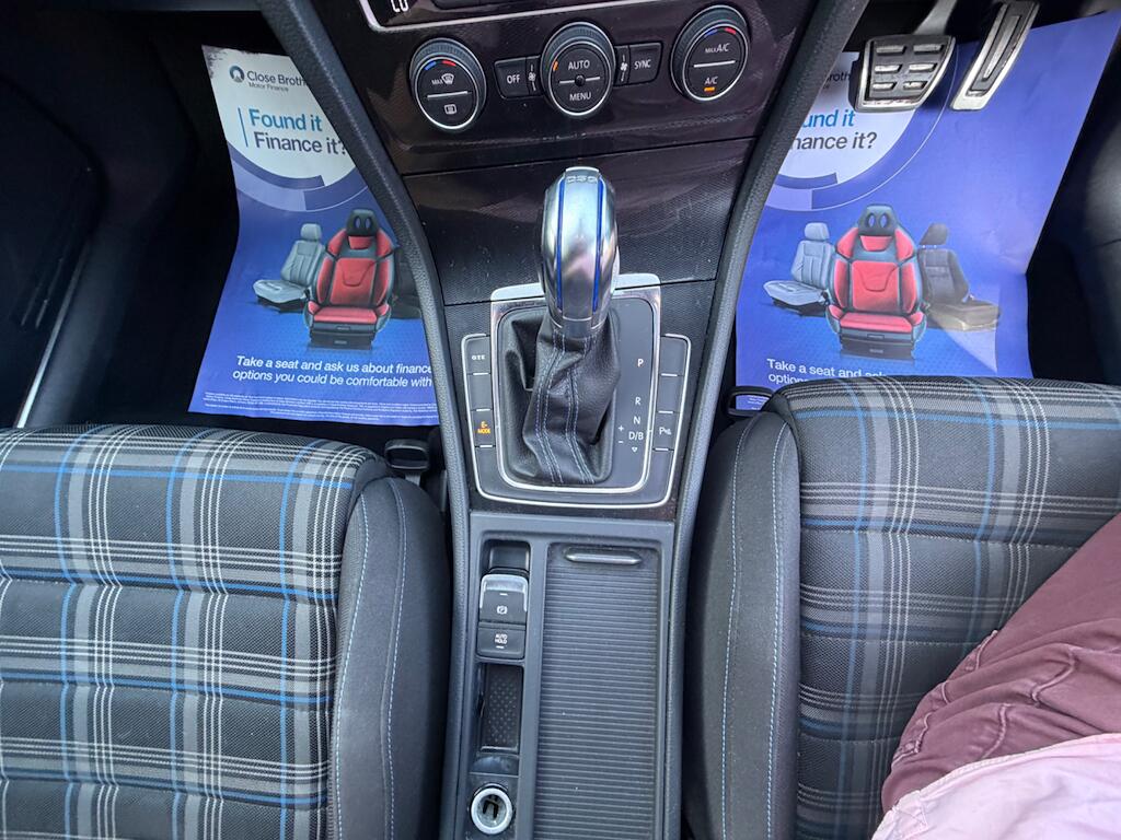 Volkswagen Golf view 18