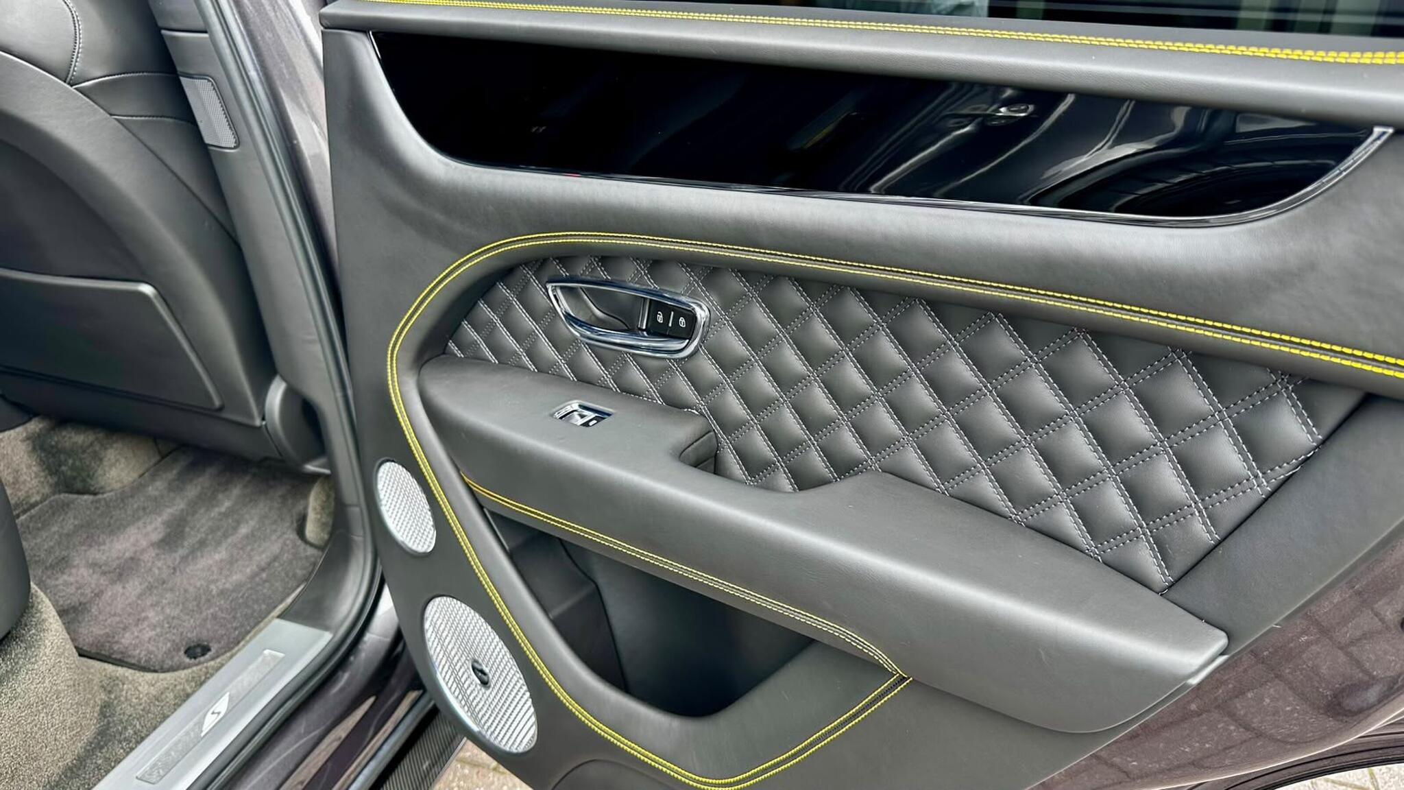 Bentley Bentayga view 32