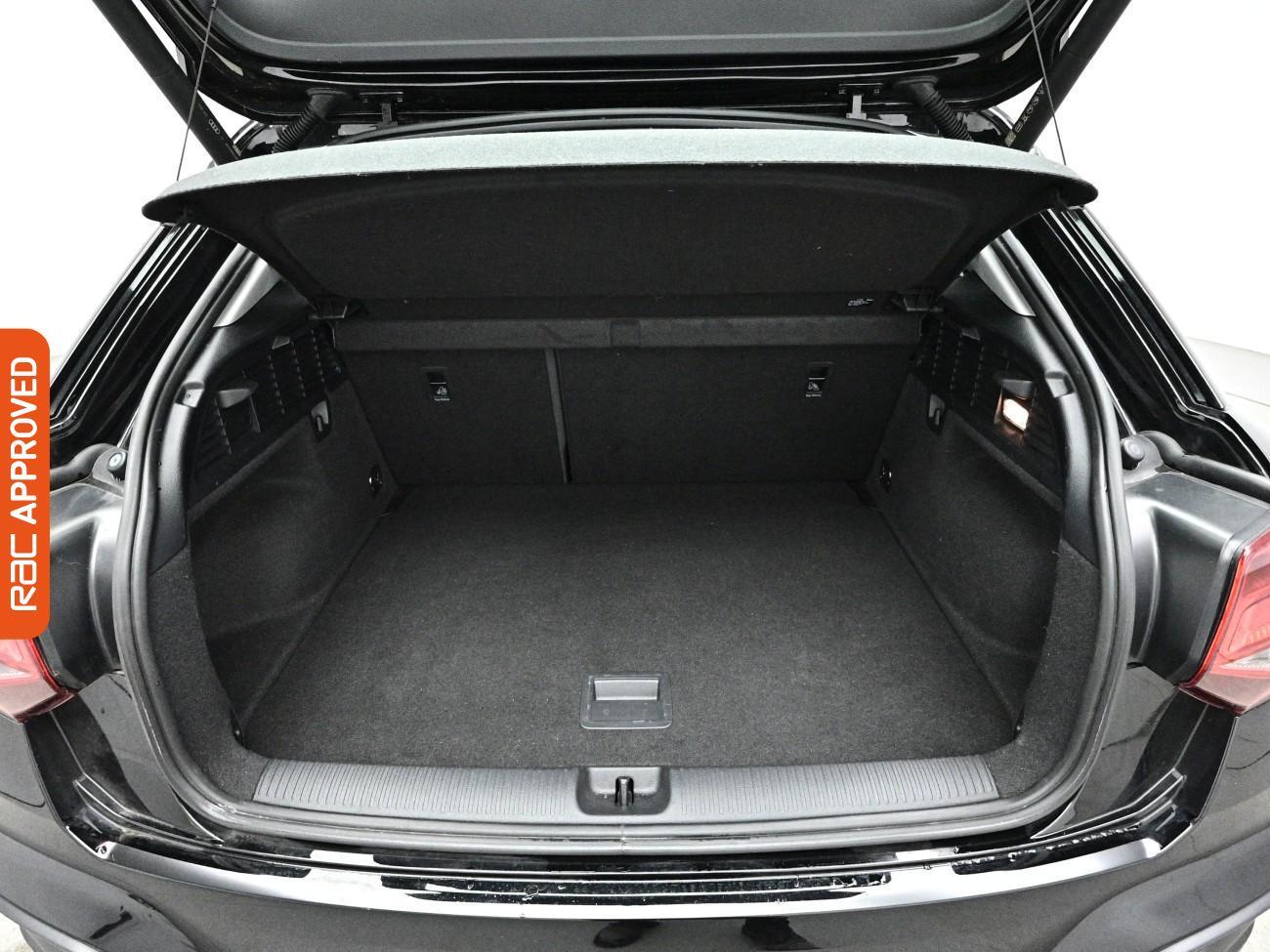 Audi Q2 view 13
