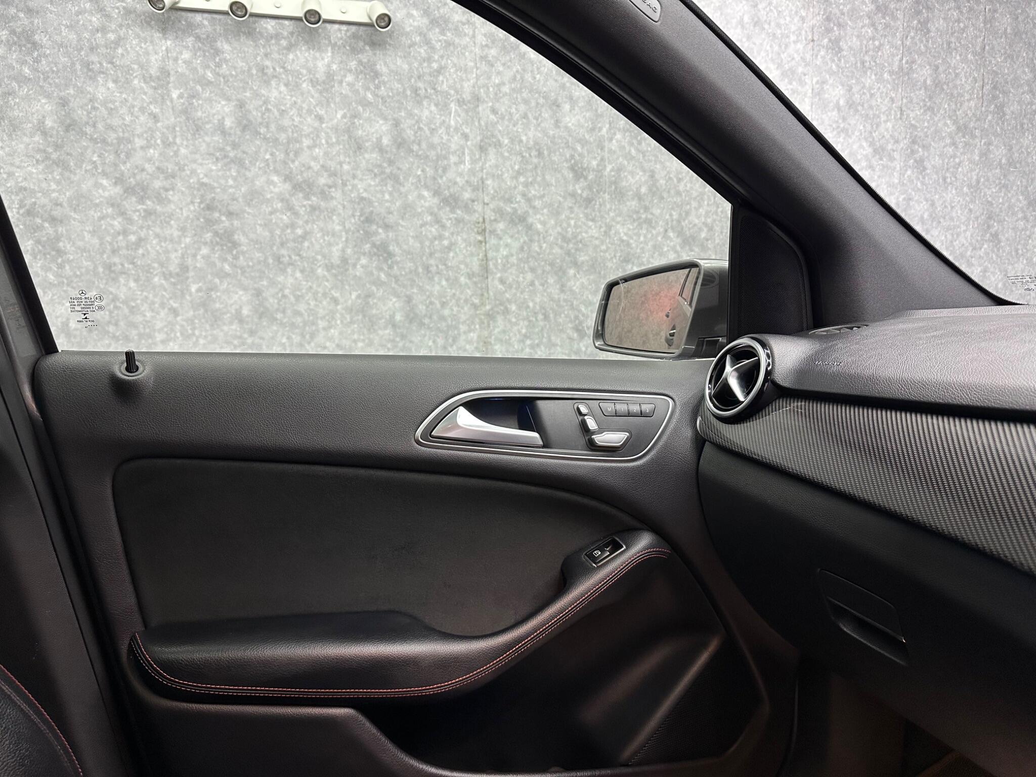 Mercedes-Benz B-Class view 19