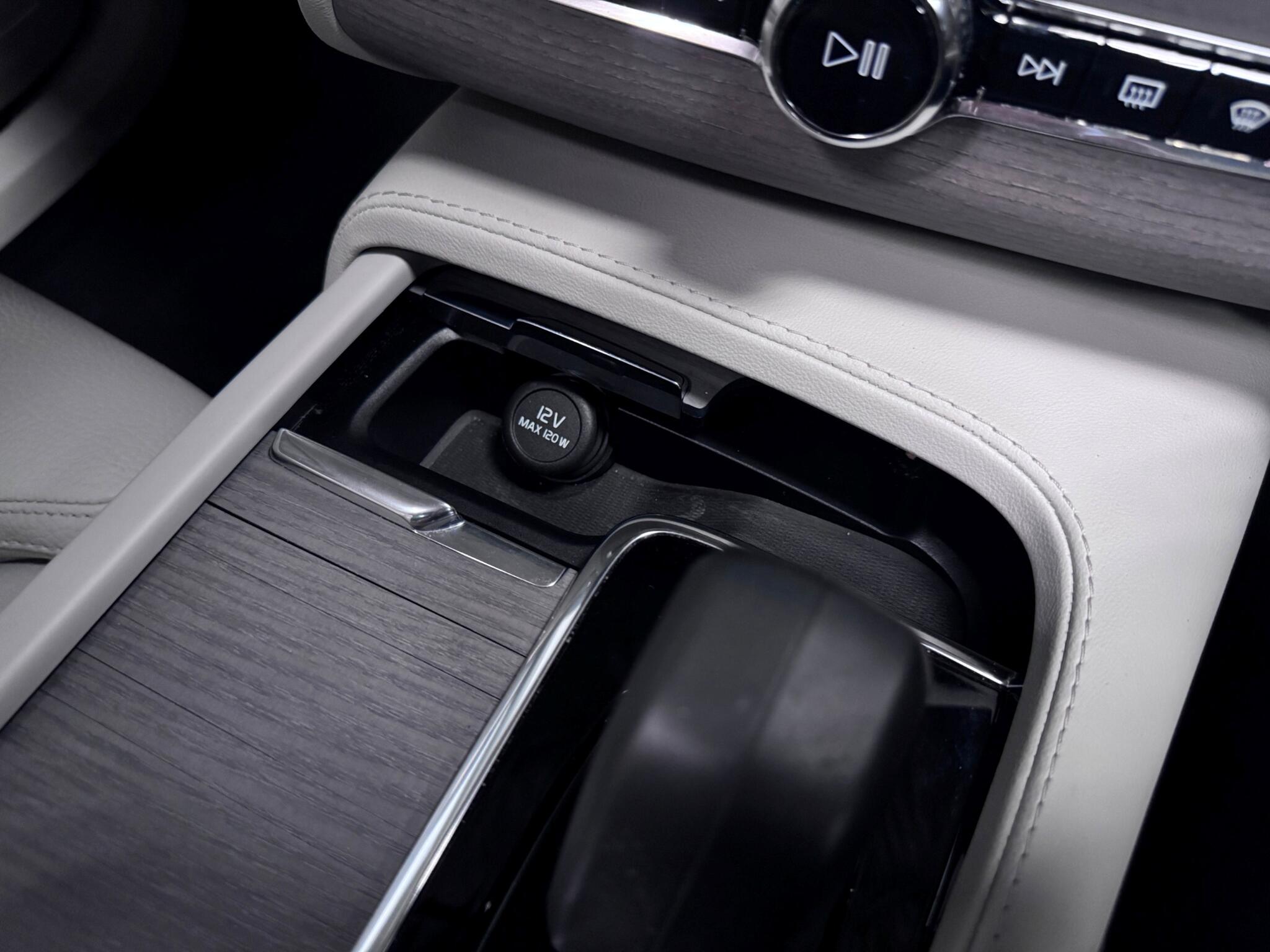 Volvo XC90 view 43