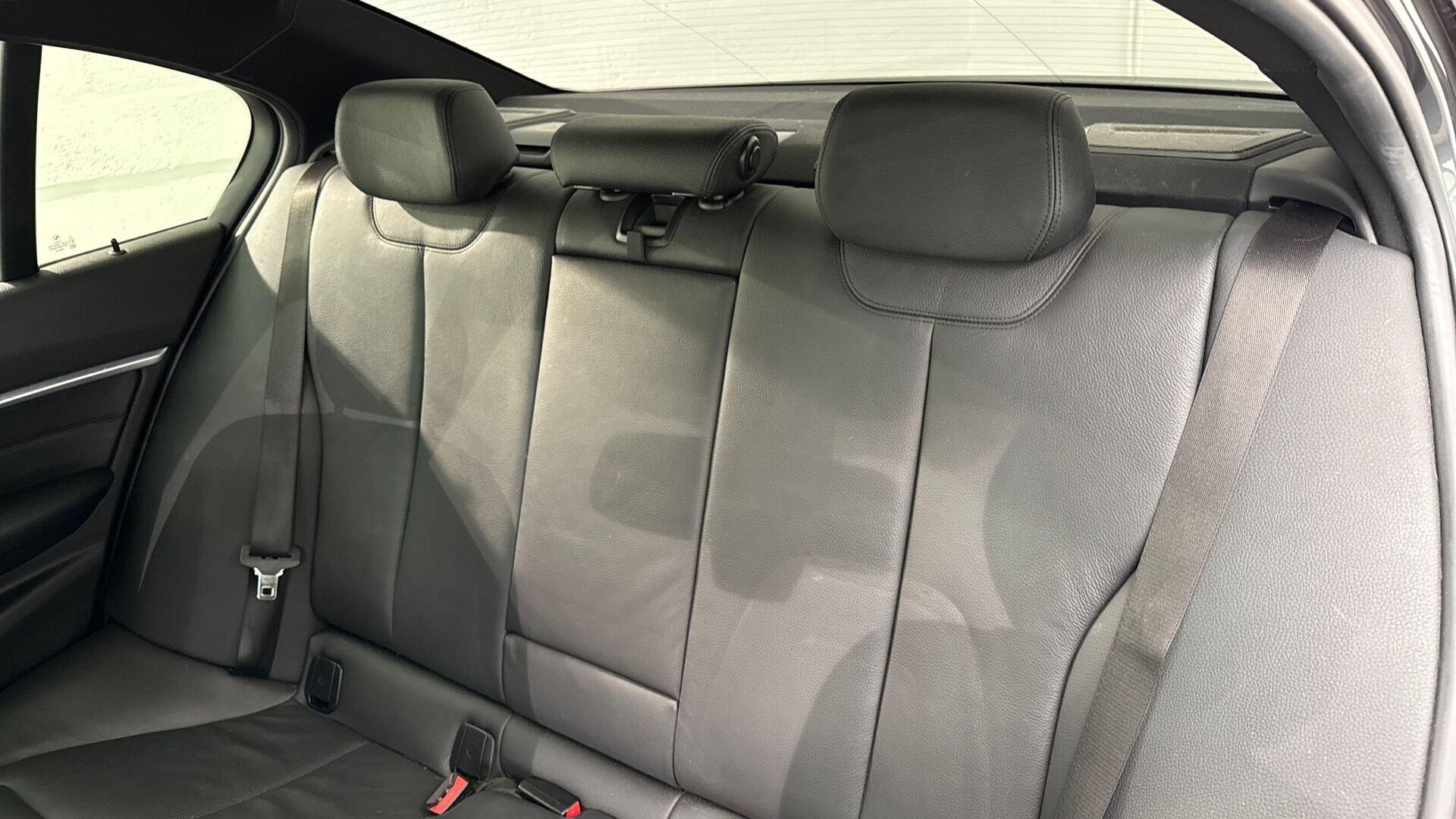 BMW 3 Series view 12