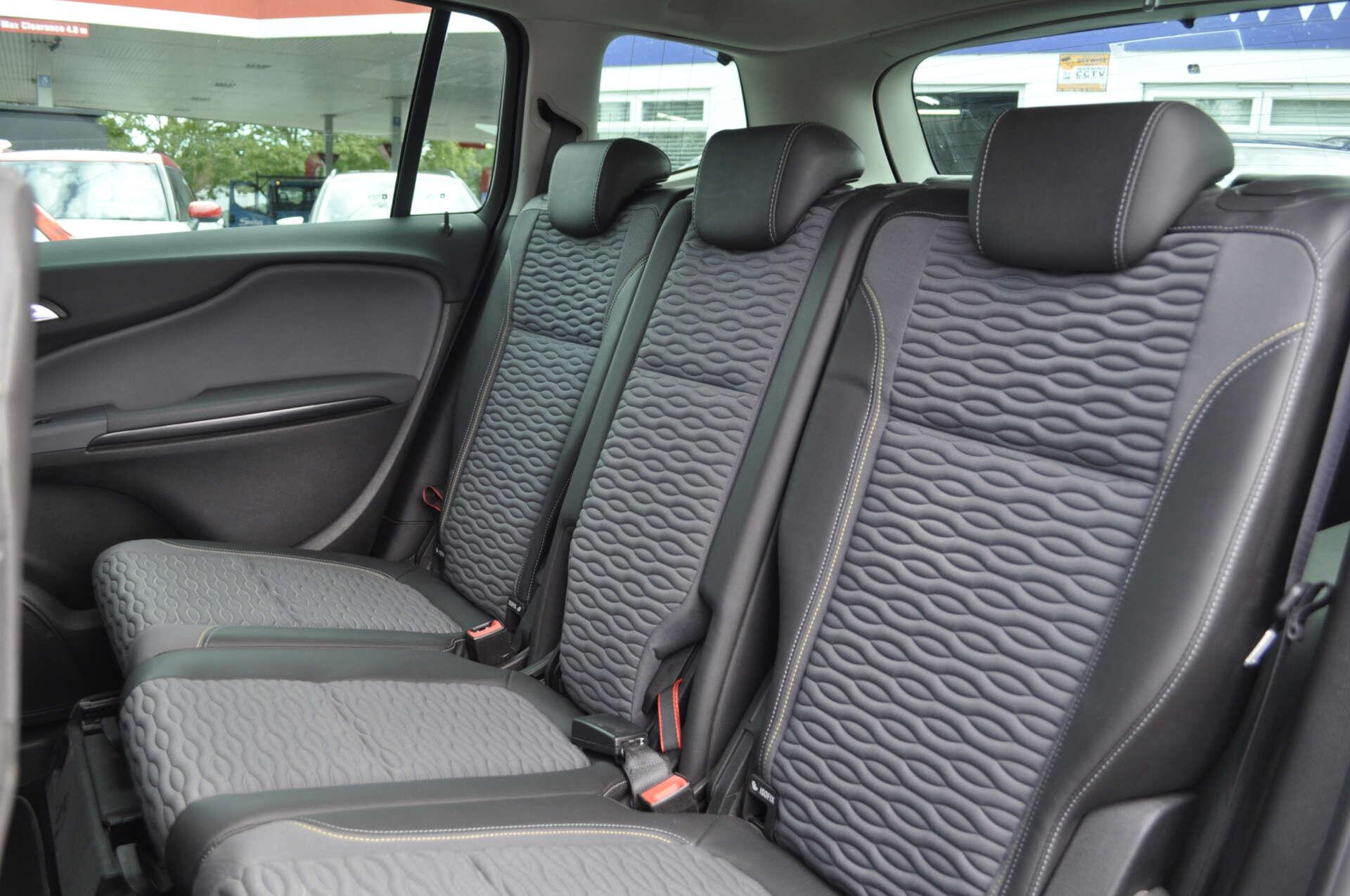 Vauxhall Zafira Tourer view 13