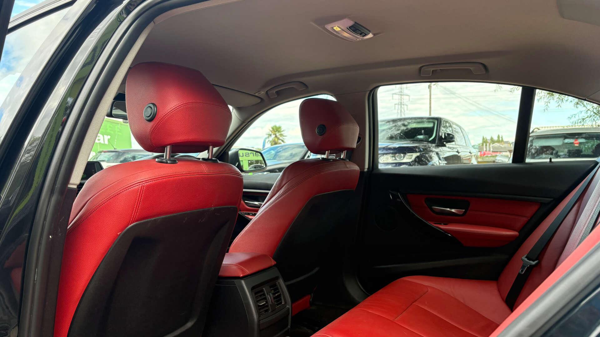 BMW 3 Series view 14