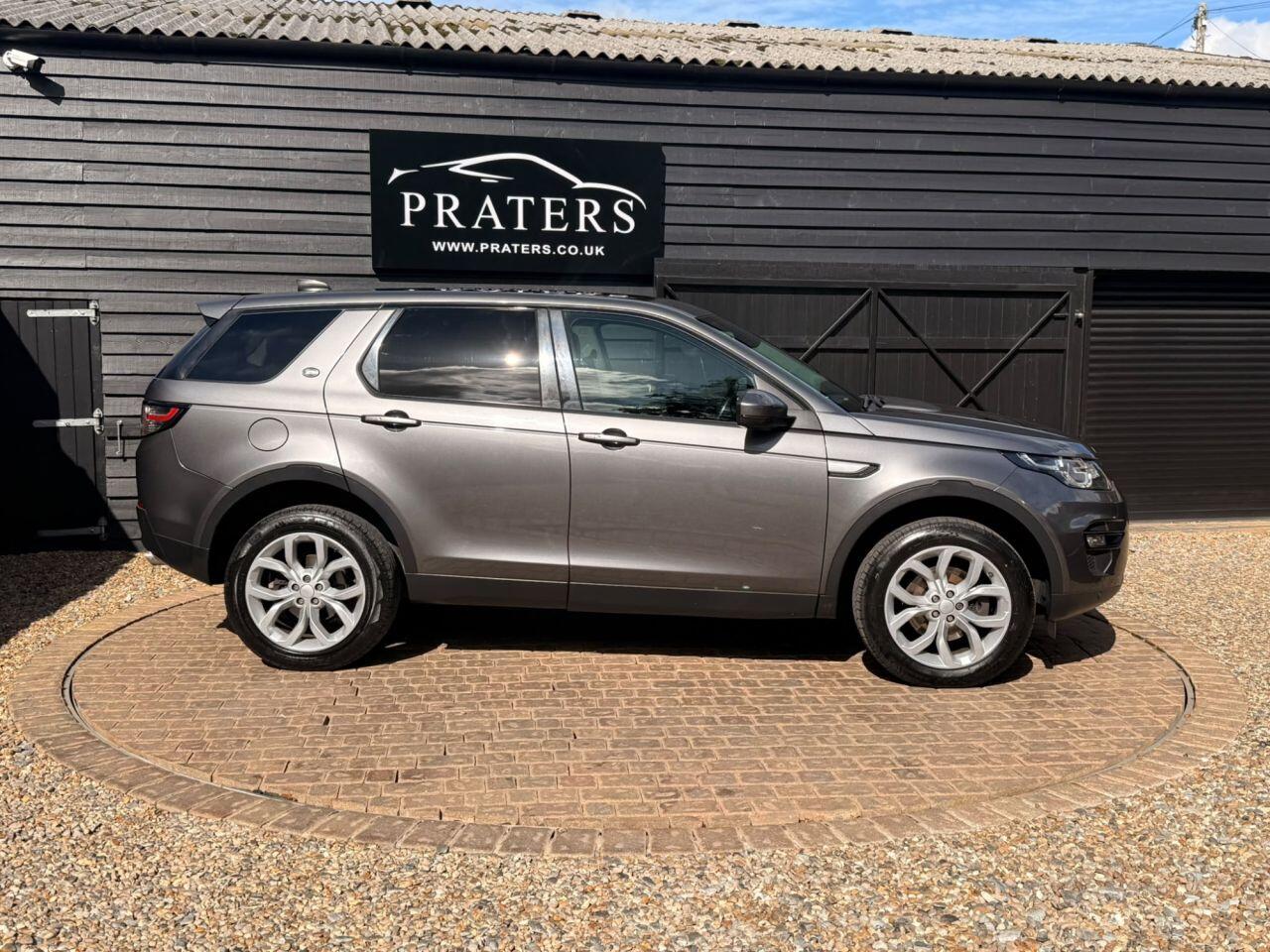 Land Rover Discovery Sport view 4