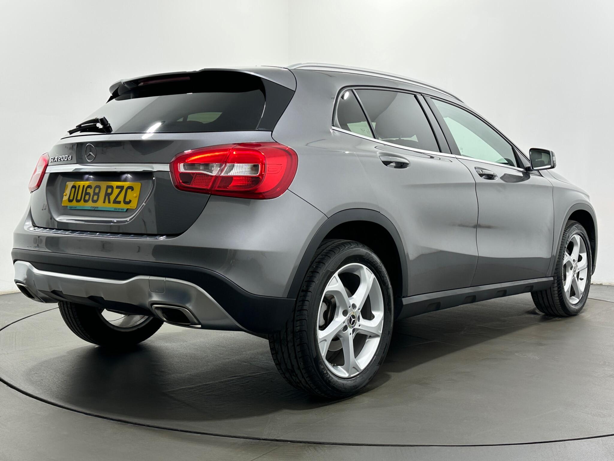 Mercedes-Benz Gla view 50