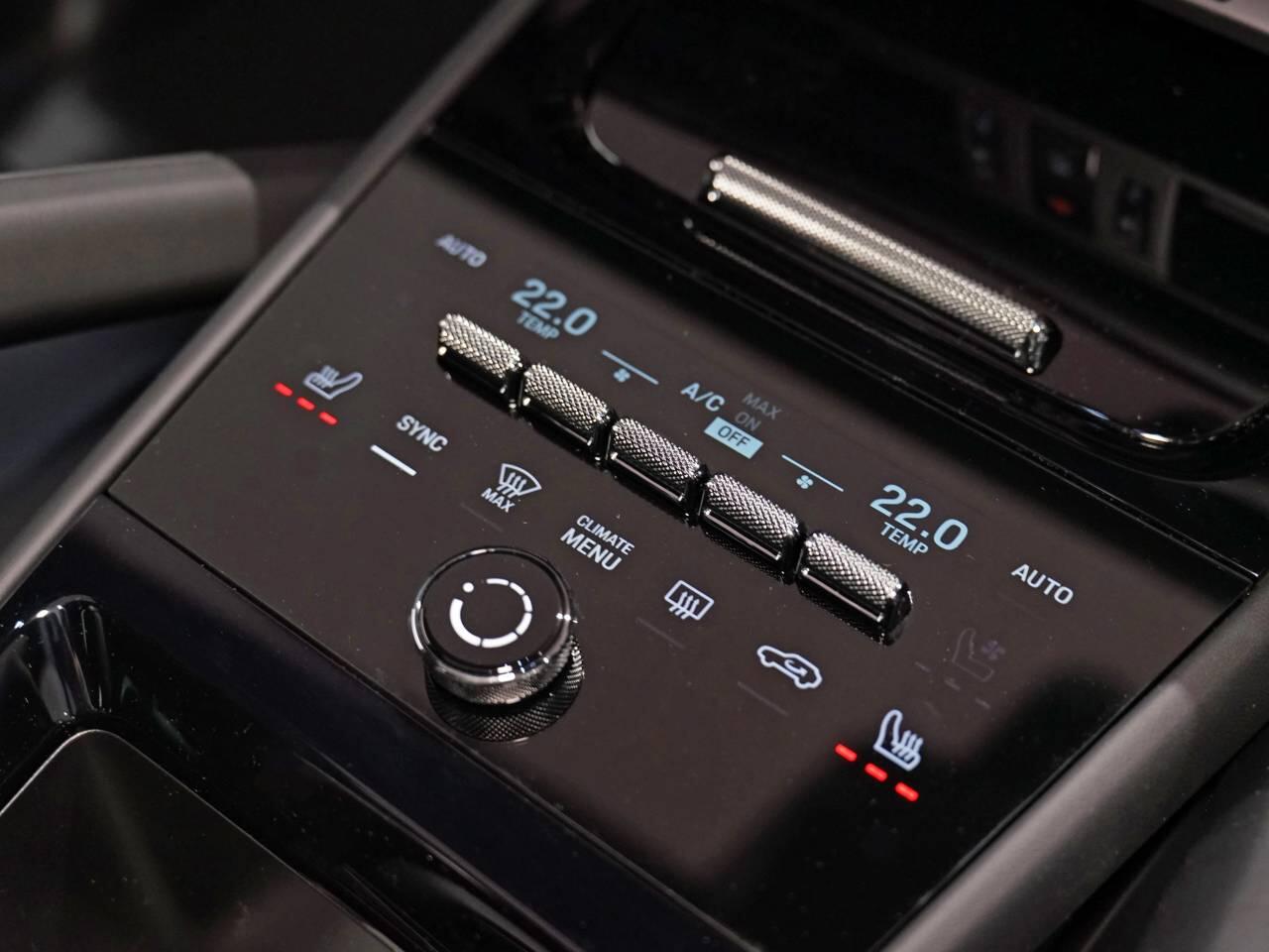 Porsche Cayenne view 40