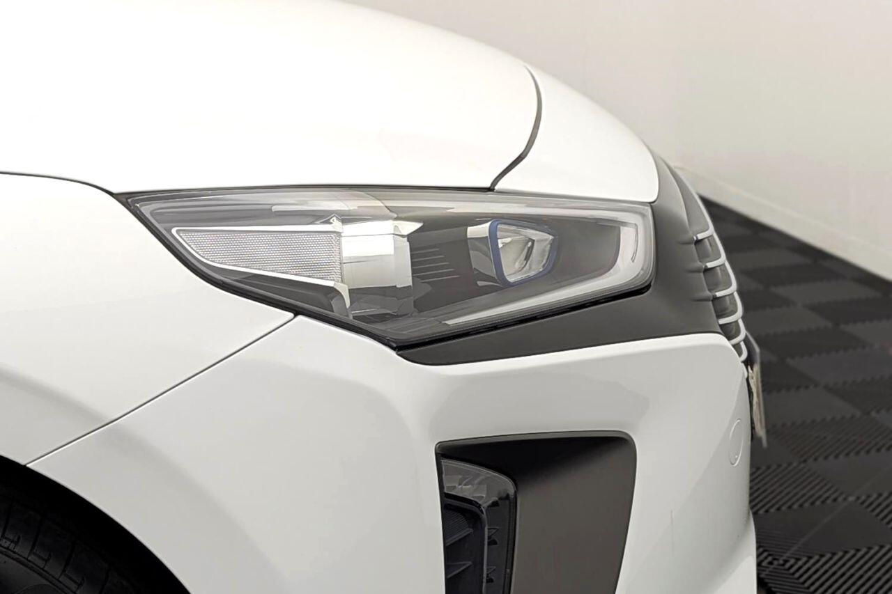 Hyundai IONIQ view 43