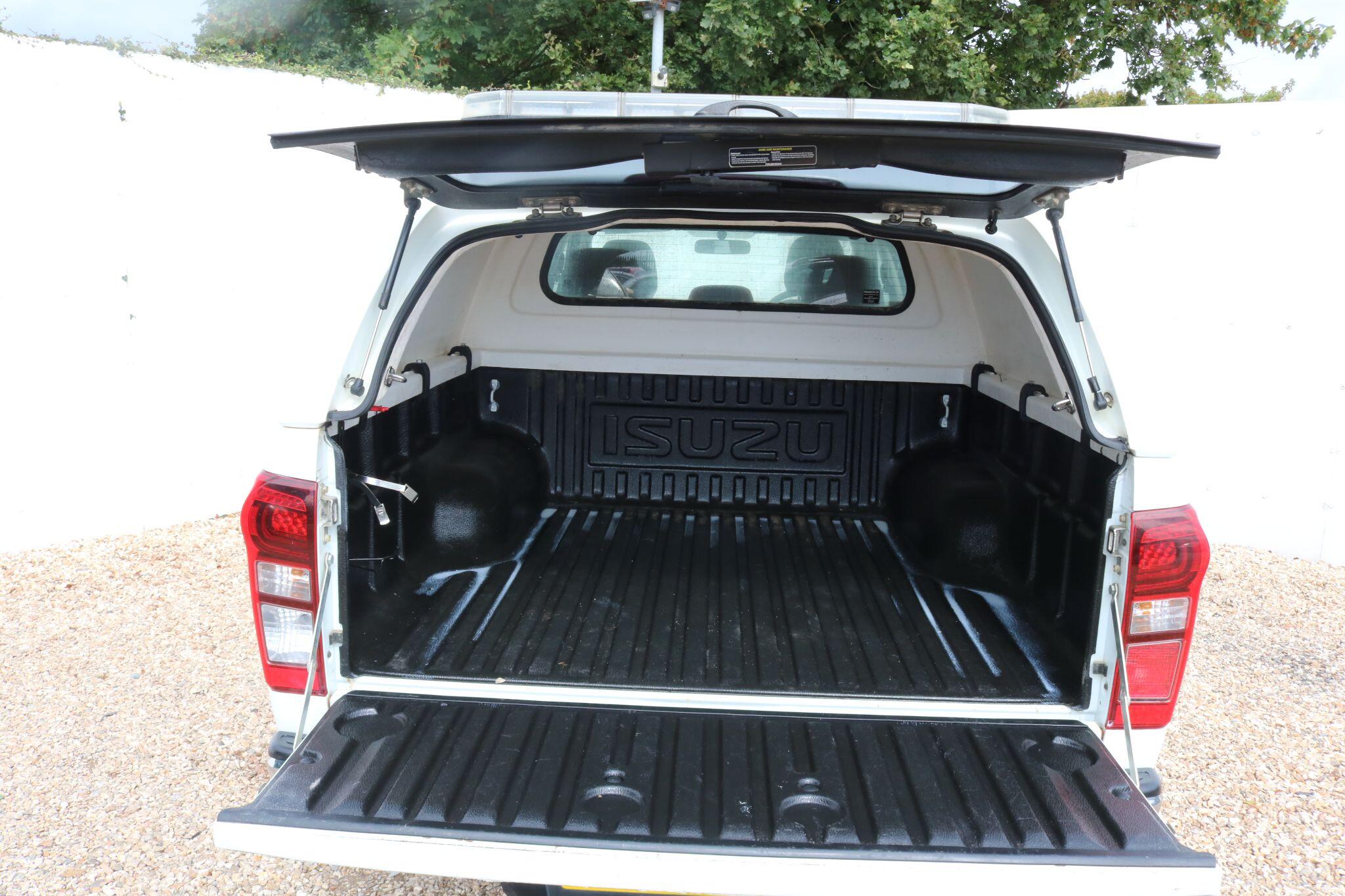 Isuzu D-Max view 28