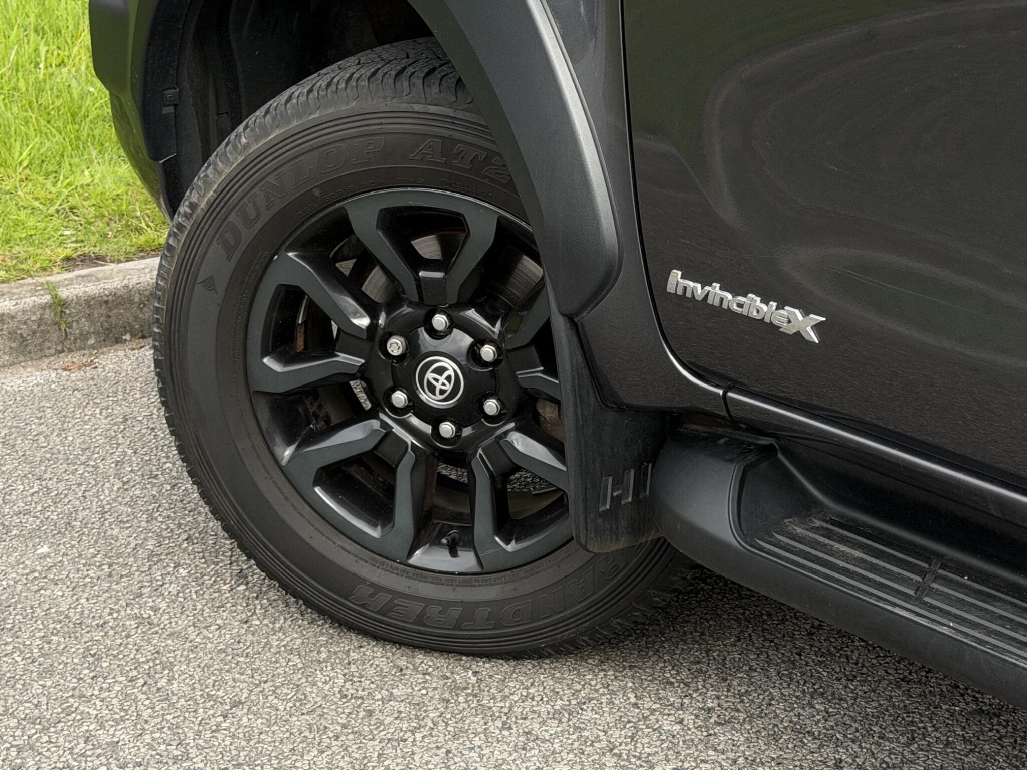 Toyota Hilux view 16