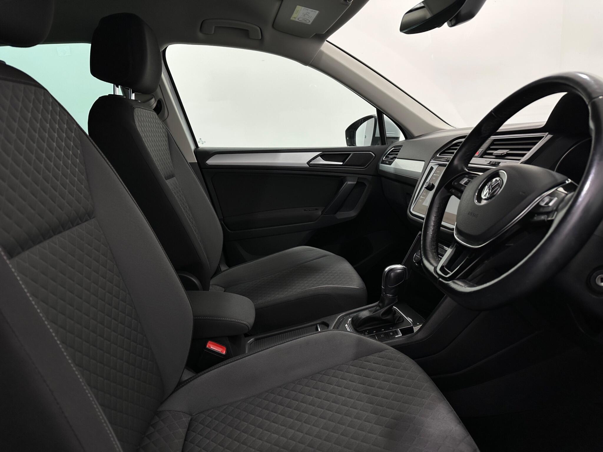 Volkswagen Tiguan view 32