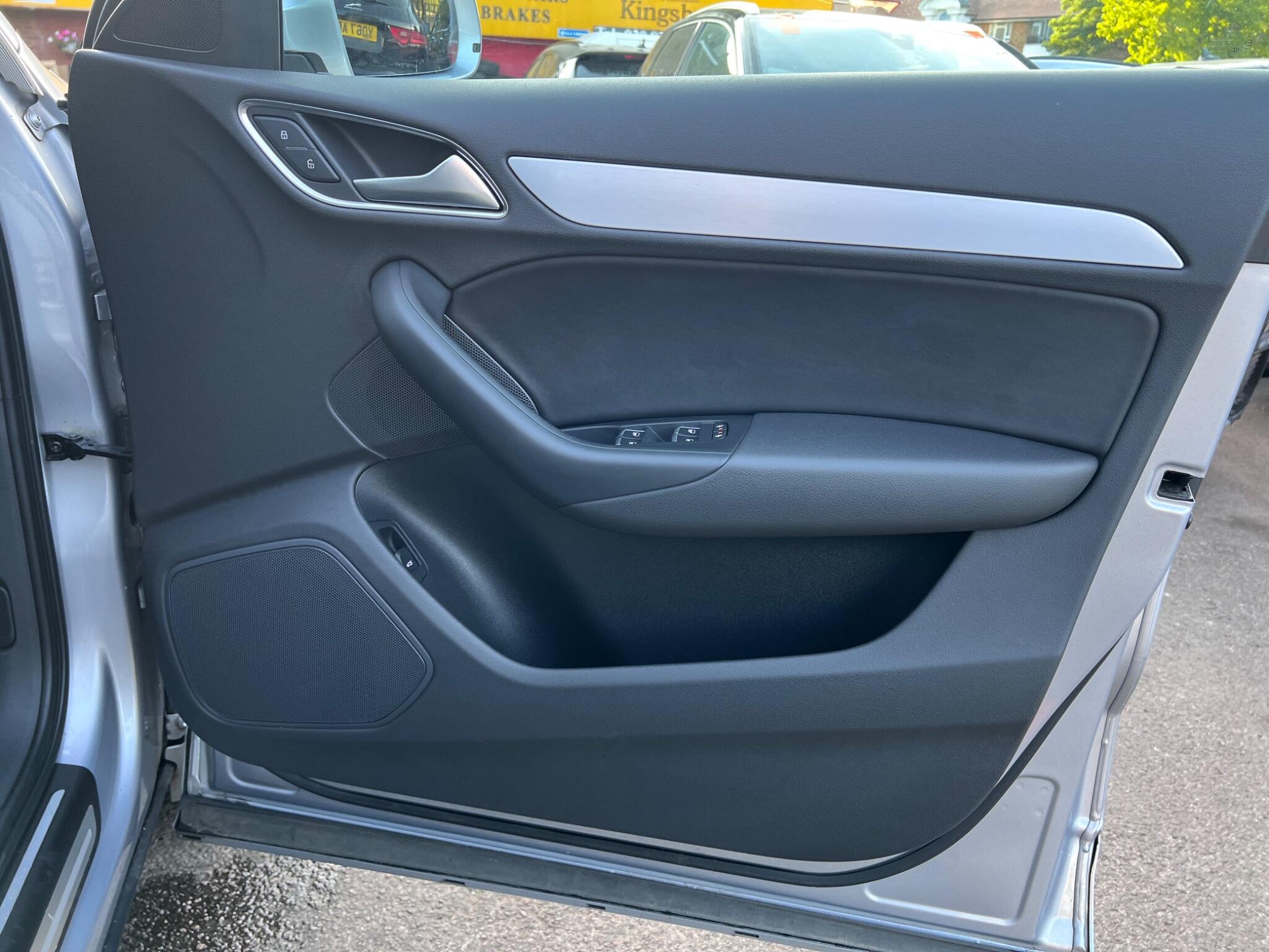 Audi Q3 view 17
