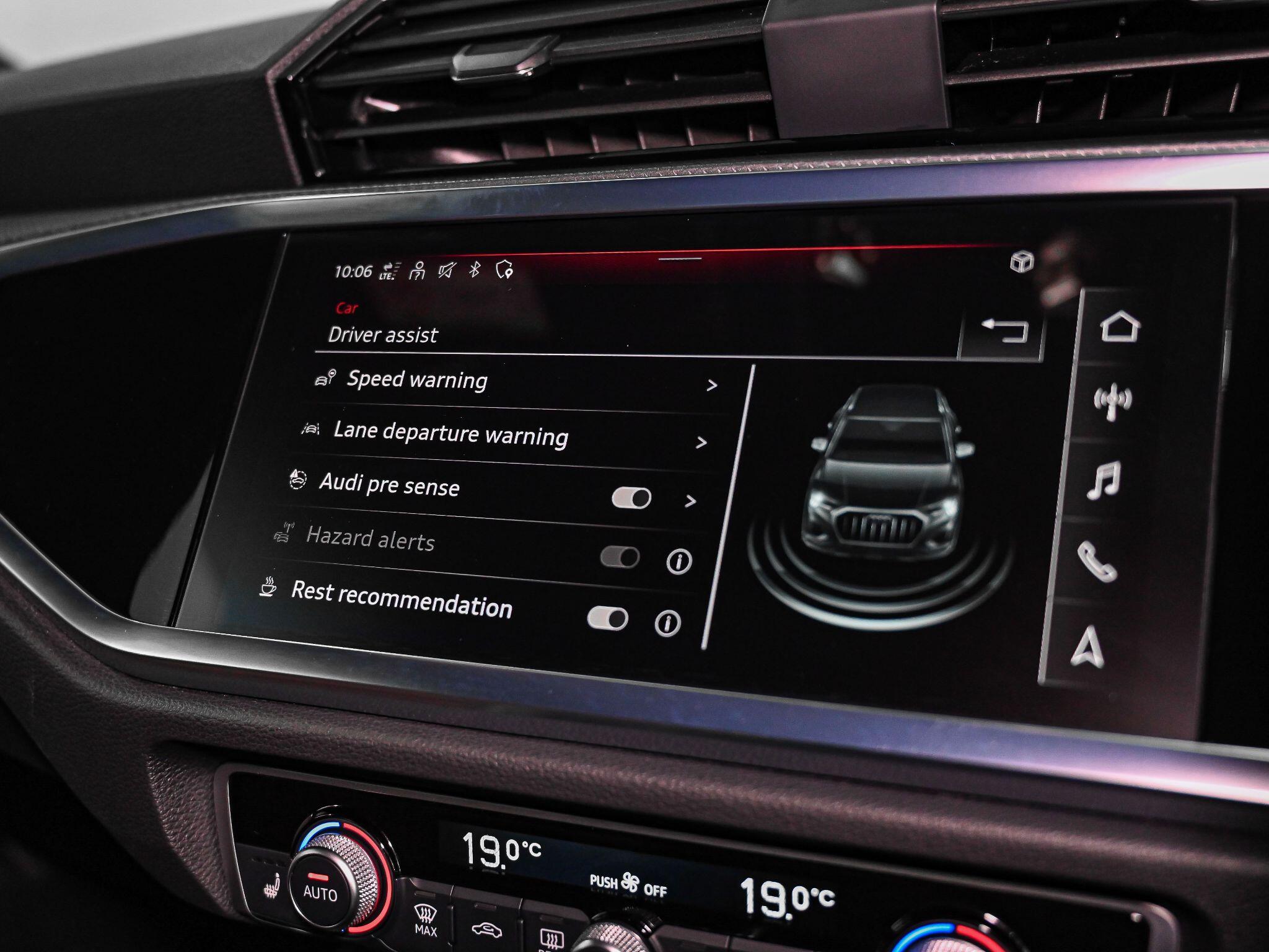 Audi Q3 view 16