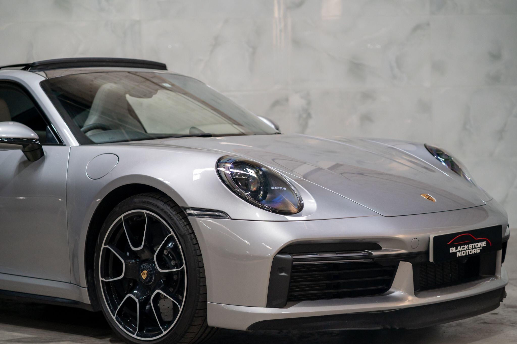 Porsche 911 view 36