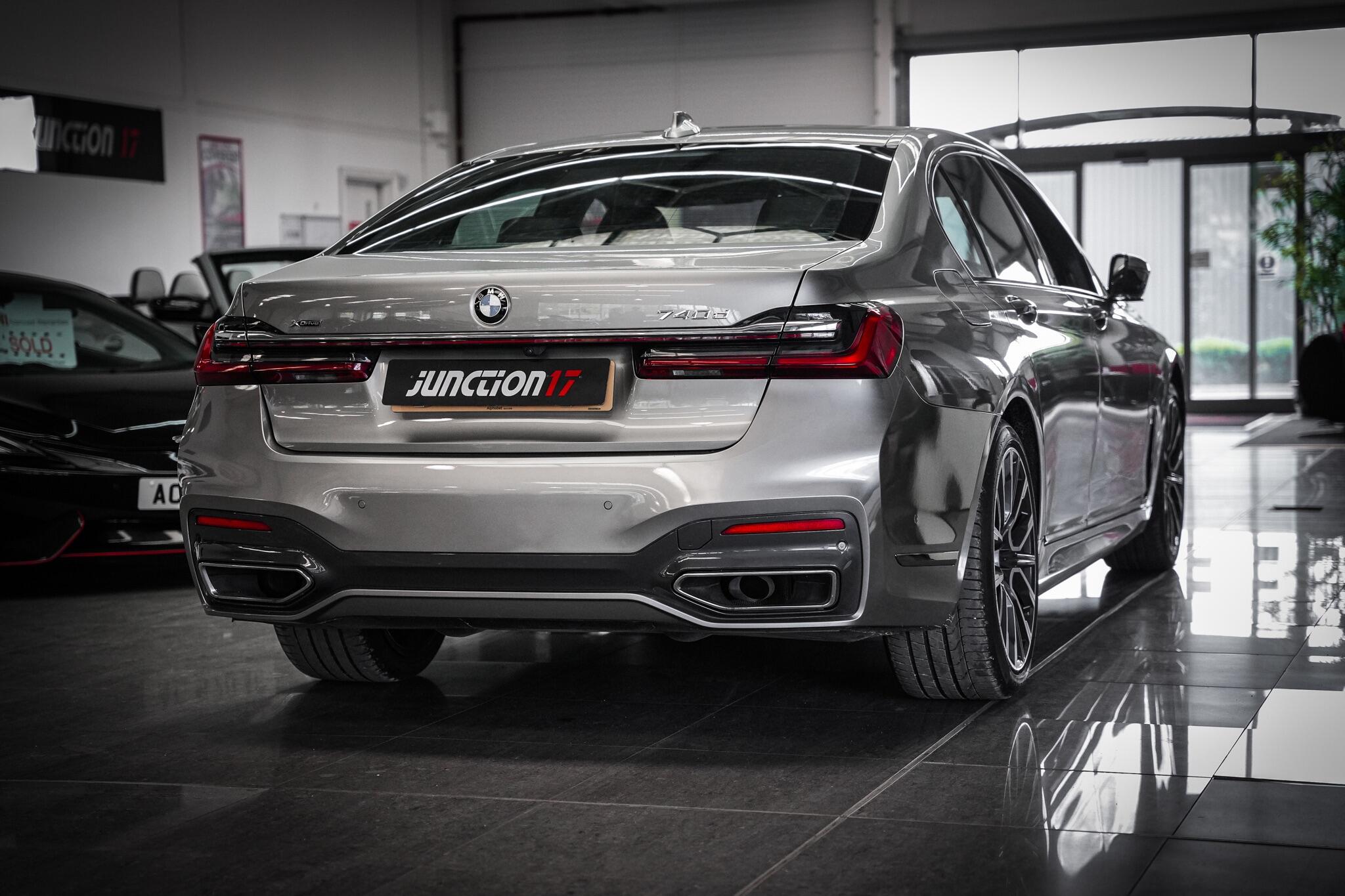 BMW 7 Series view 15