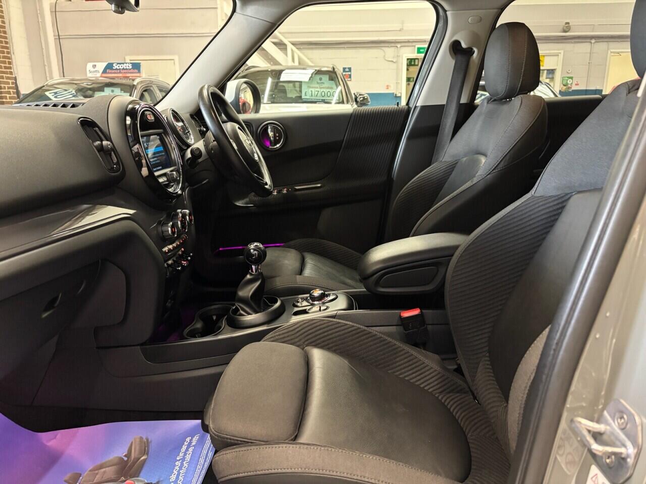 Mini Countryman view 27