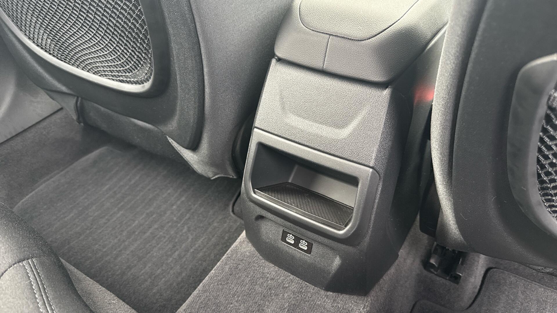BMW 1 Series view 24