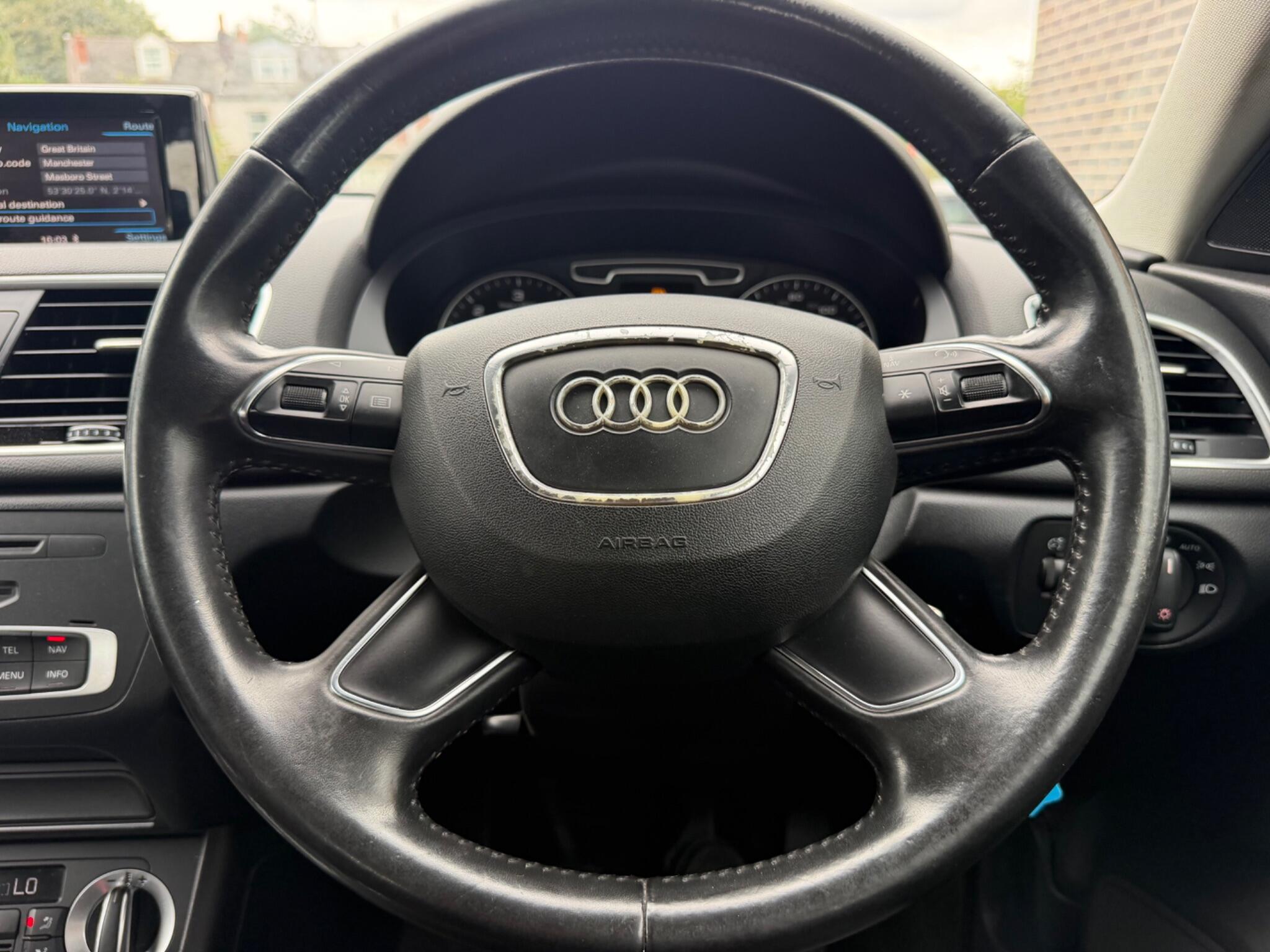 Audi Q3 view 30