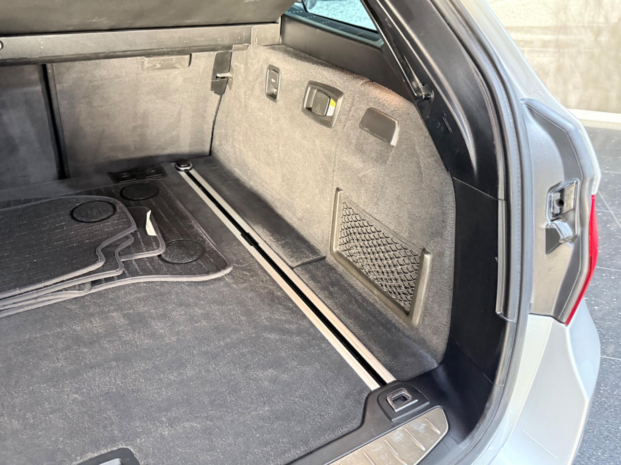 BMW 5 Series view 26