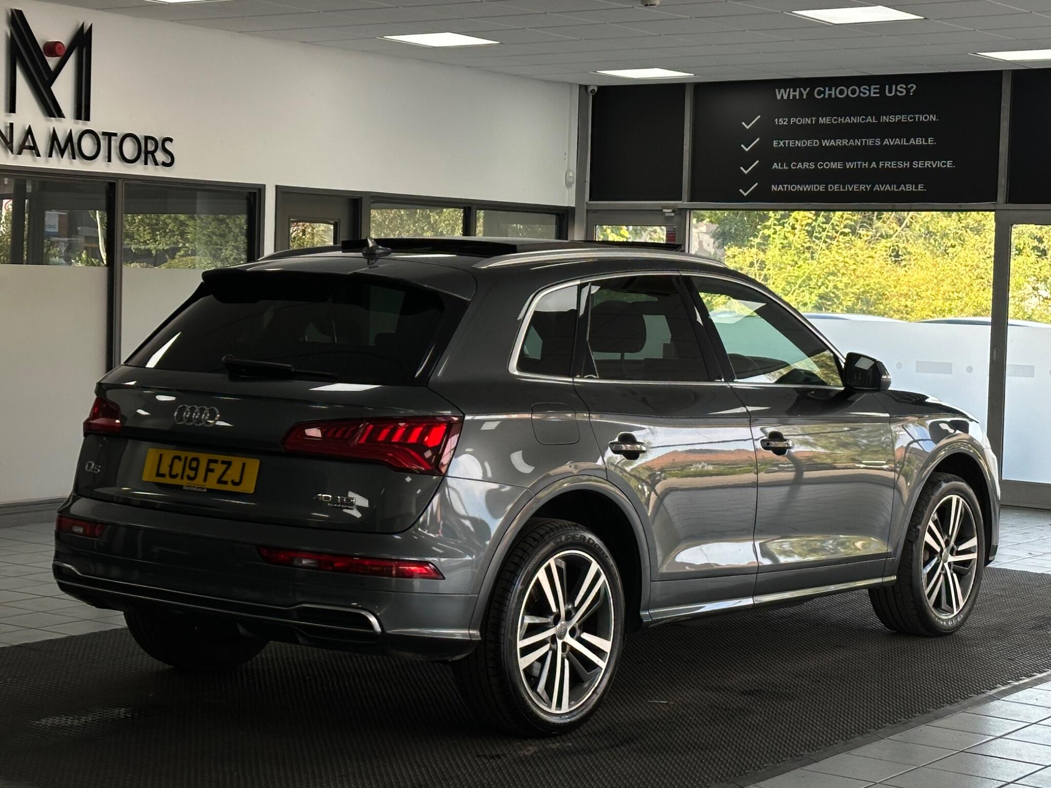 Audi Q5 view 14