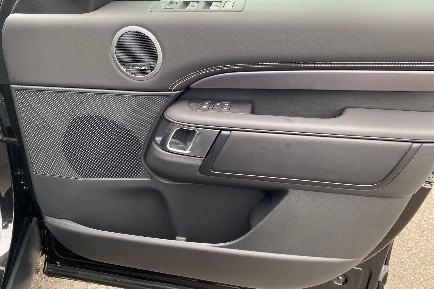 Land Rover Discovery view 13