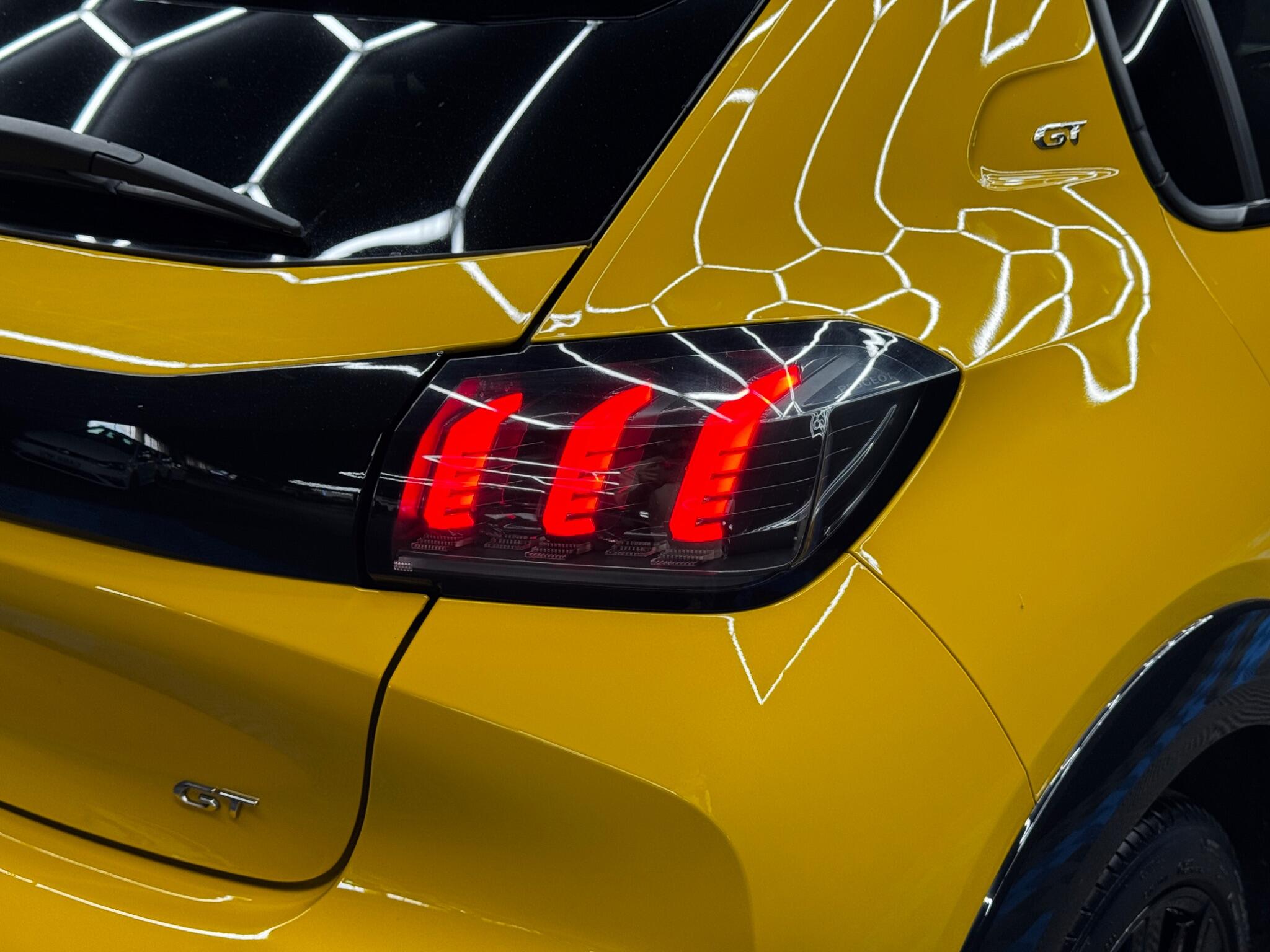 Peugeot 208 view 42