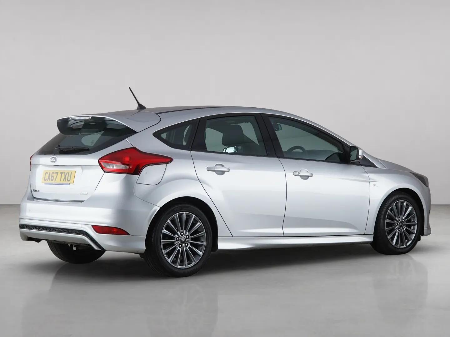 Ford Focus view 11