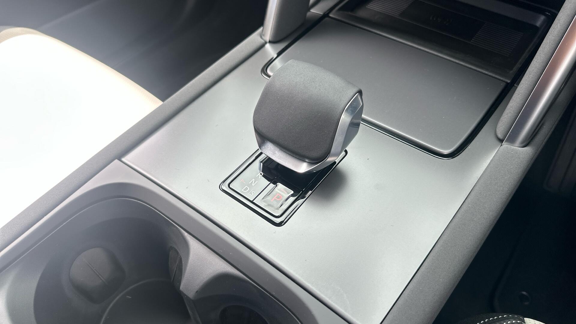 Land Rover Discovery Sport view 48