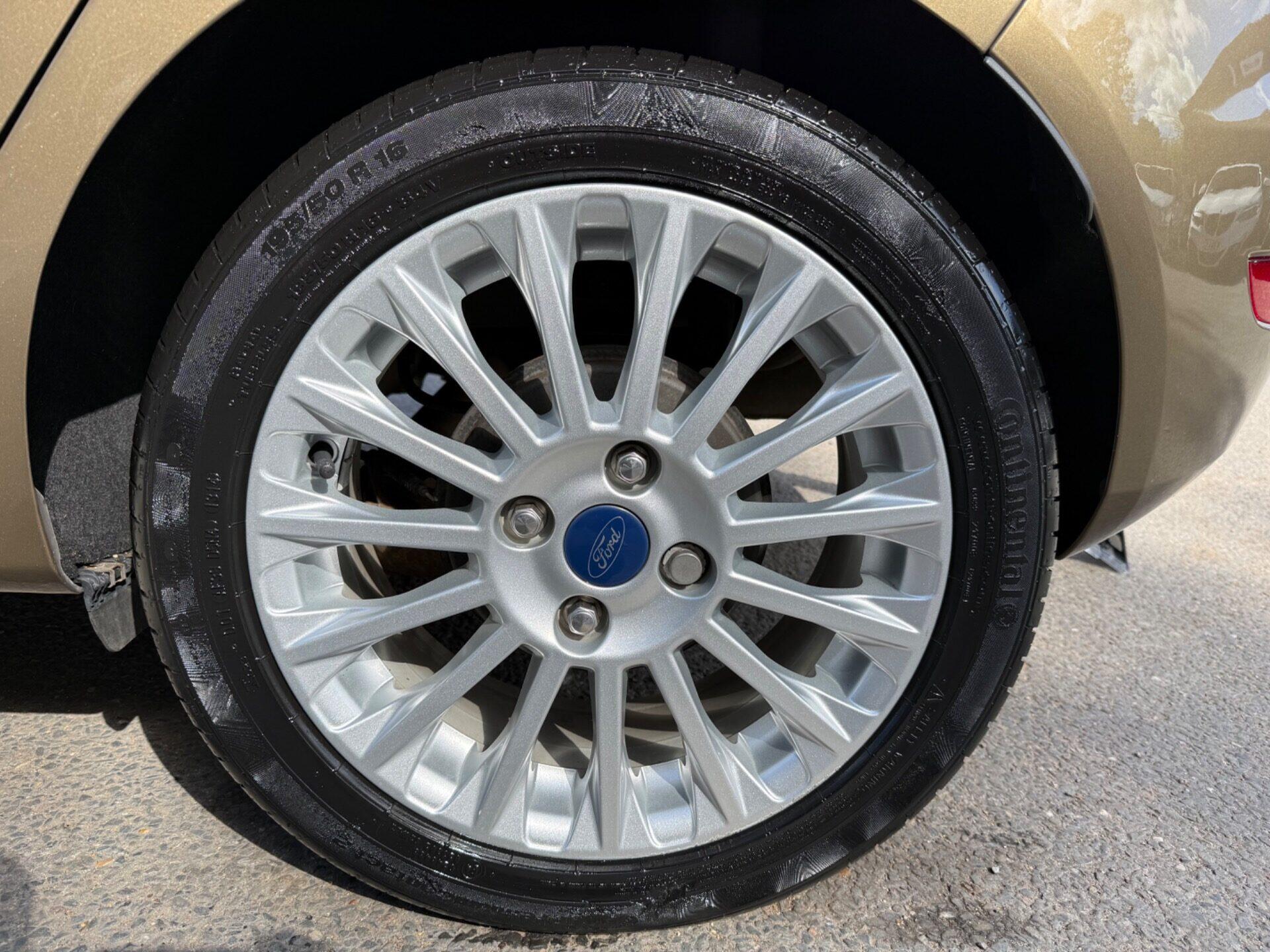 Ford Fiesta view 48