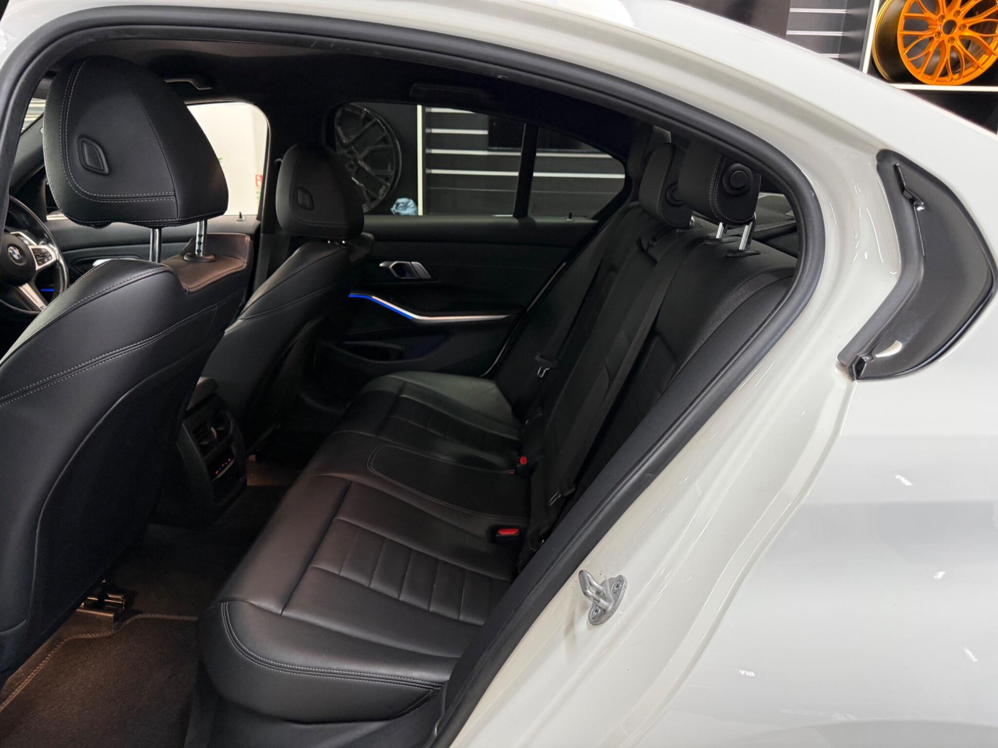 BMW 3 Series view 28