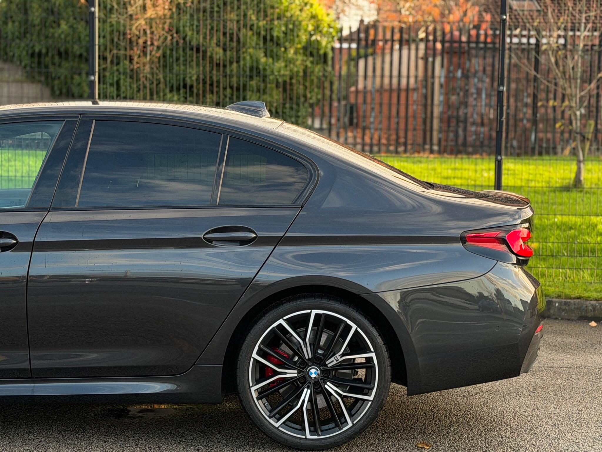 BMW 5 Series view 15