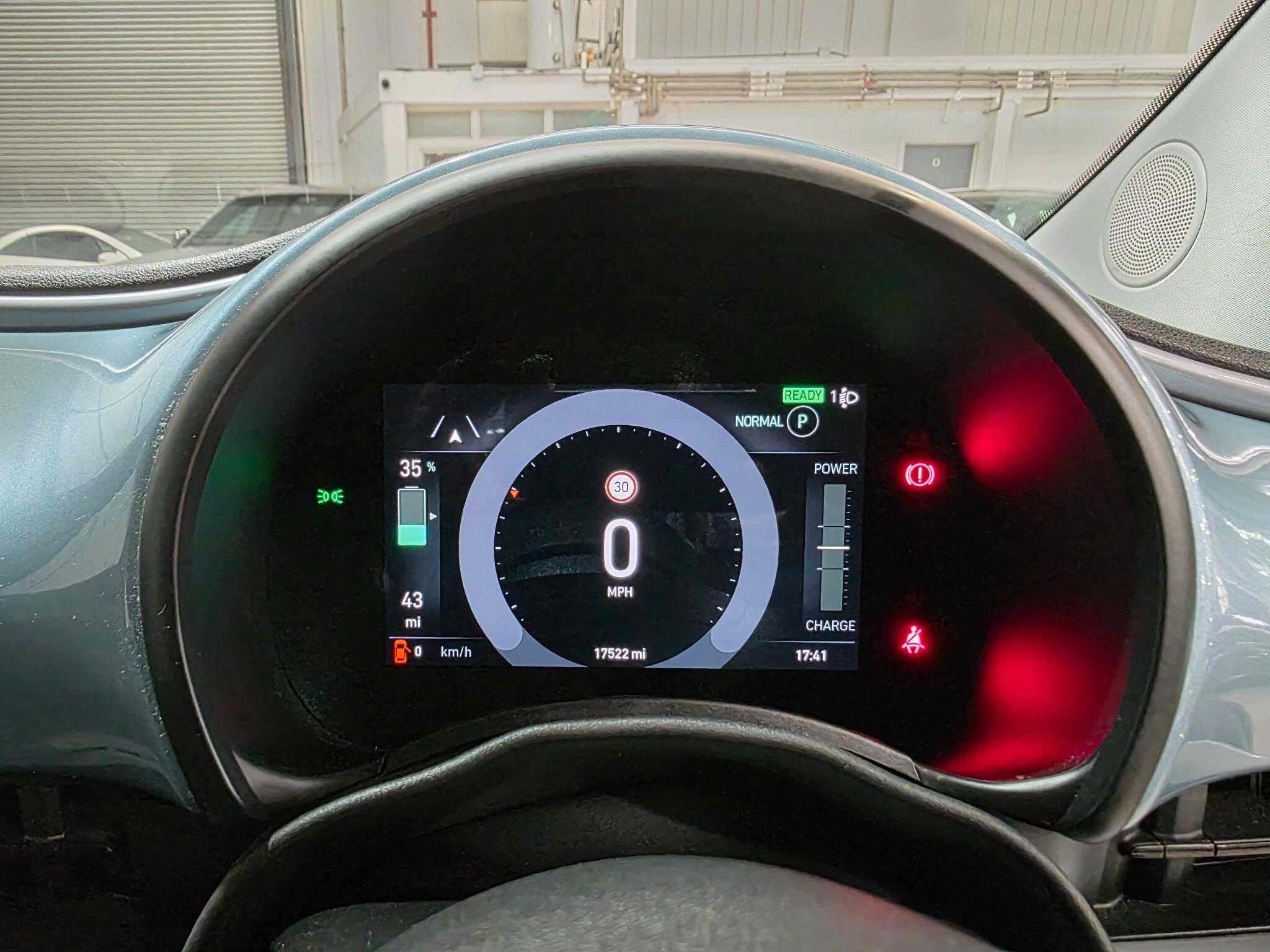 Fiat 500e view 11