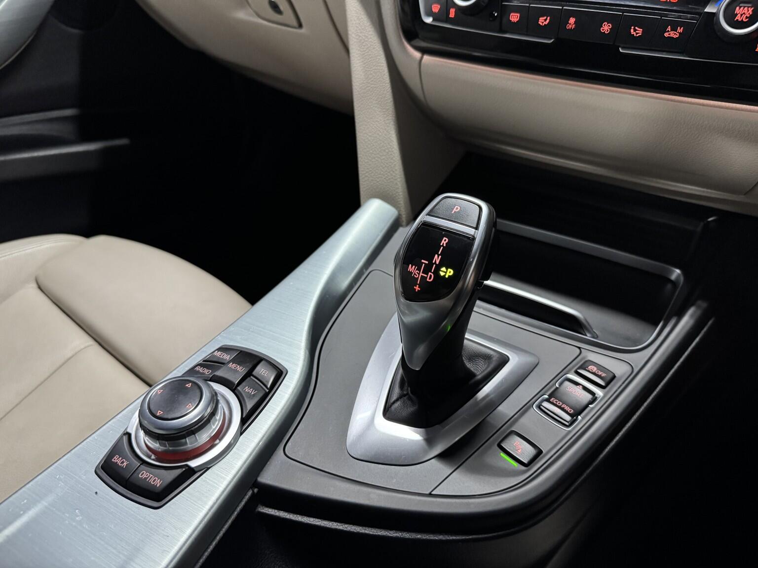 BMW 3 Series view 21
