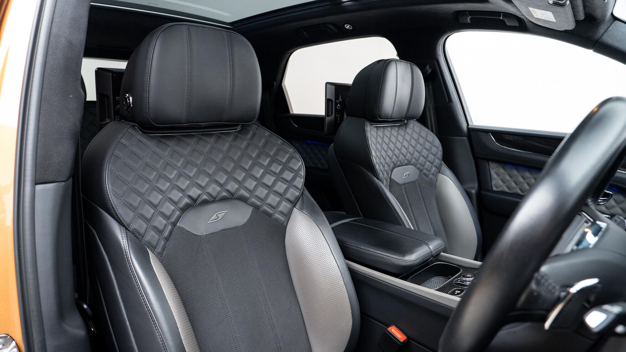 Bentley Bentayga view 6