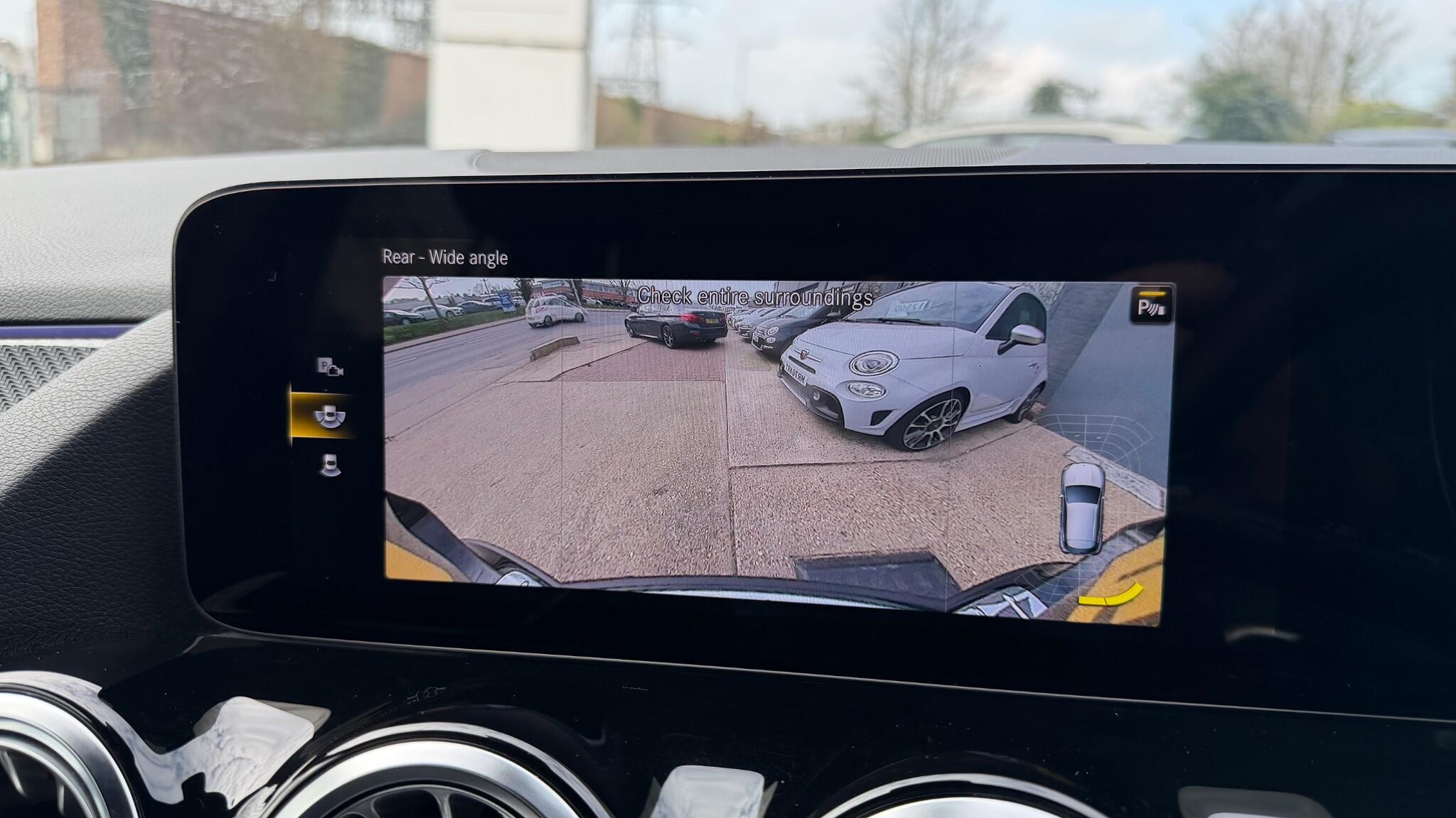 Mercedes-Benz Gla view 20