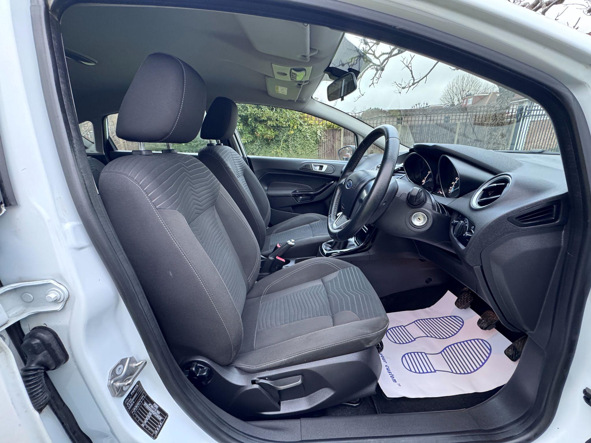 2016 Ford Fiesta image 17