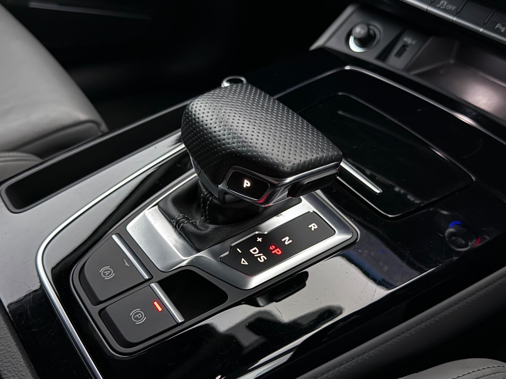Audi Q5 view 24