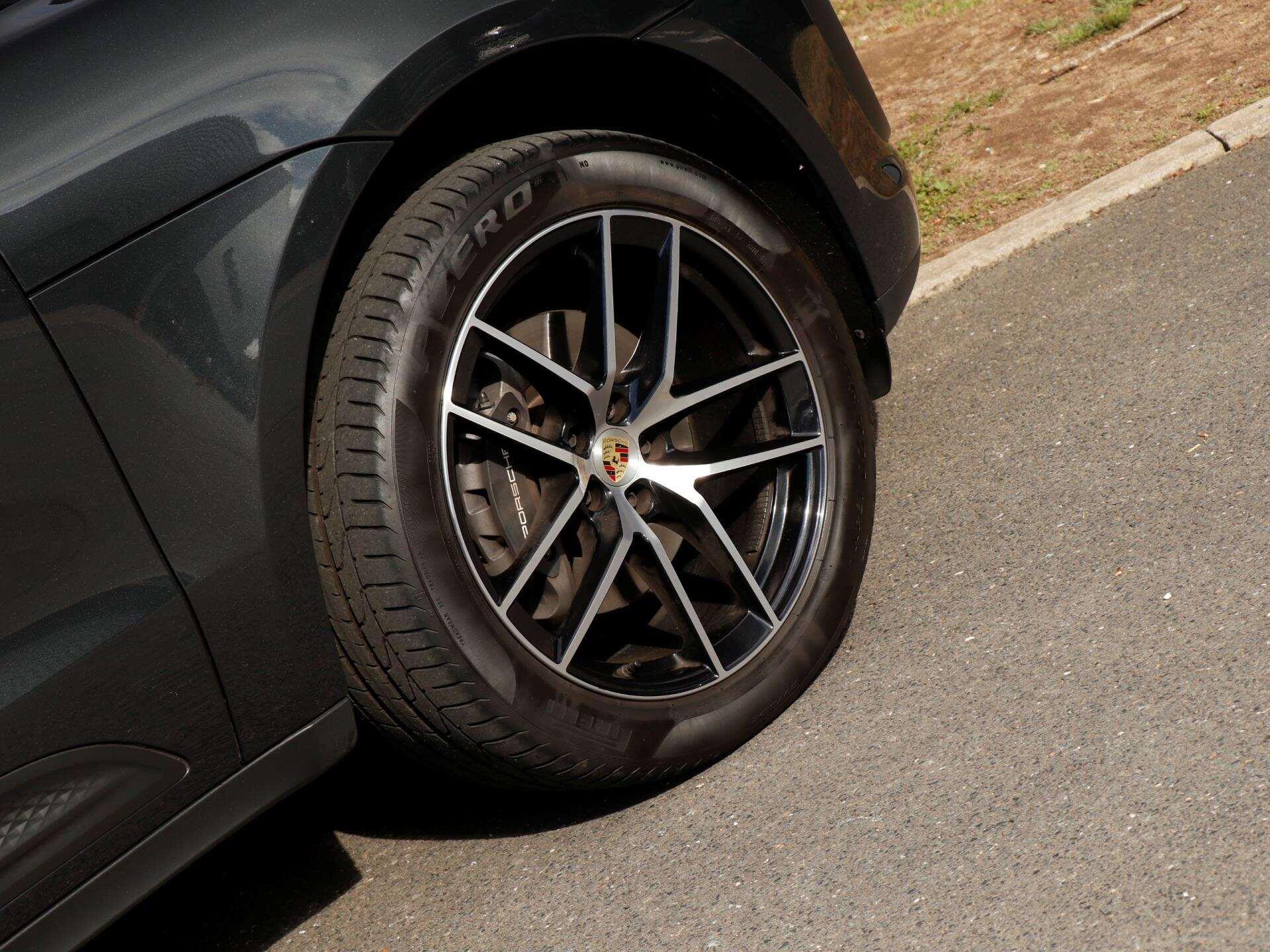 Porsche Macan view 31