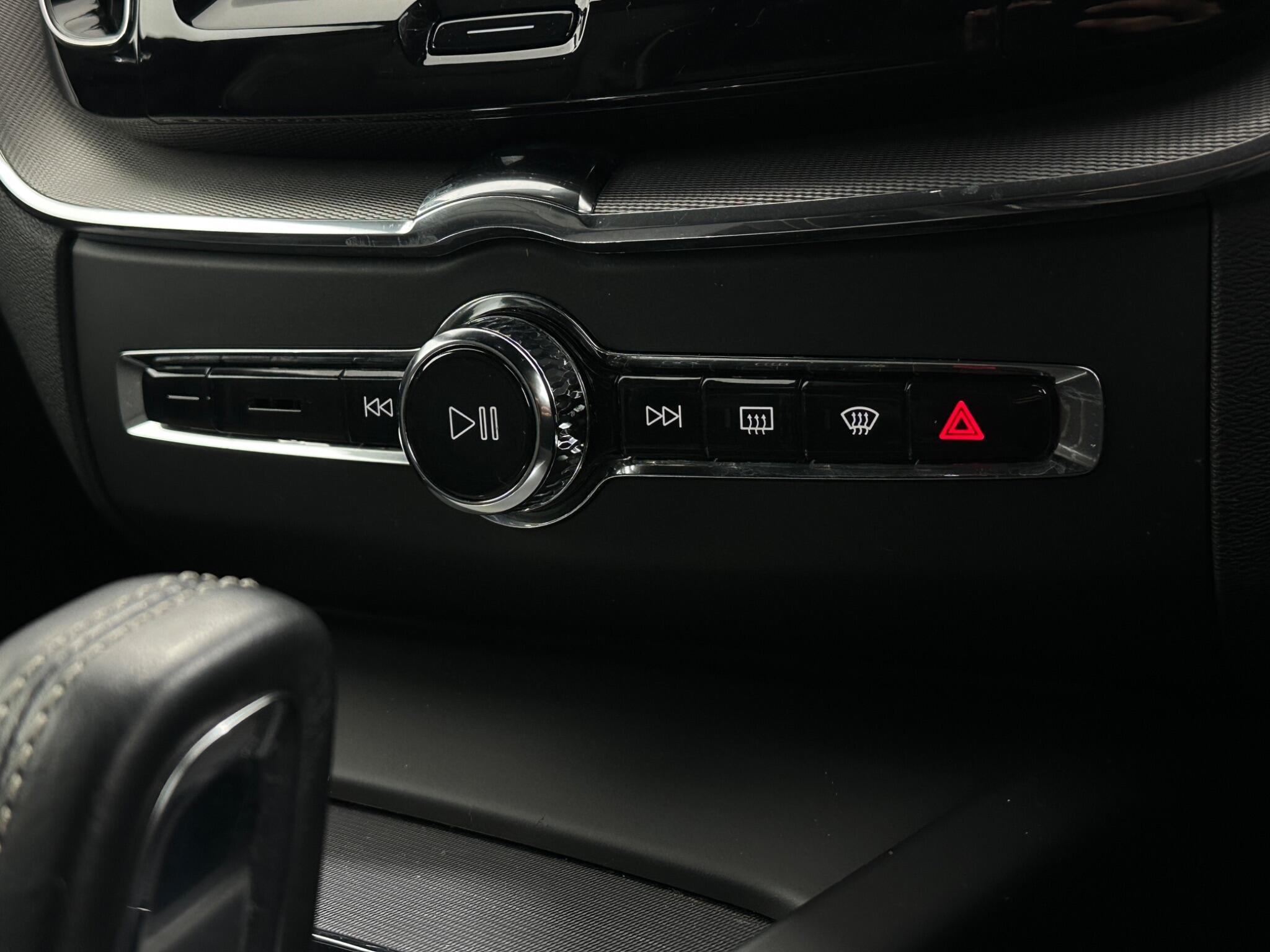 Volvo XC60 view 21